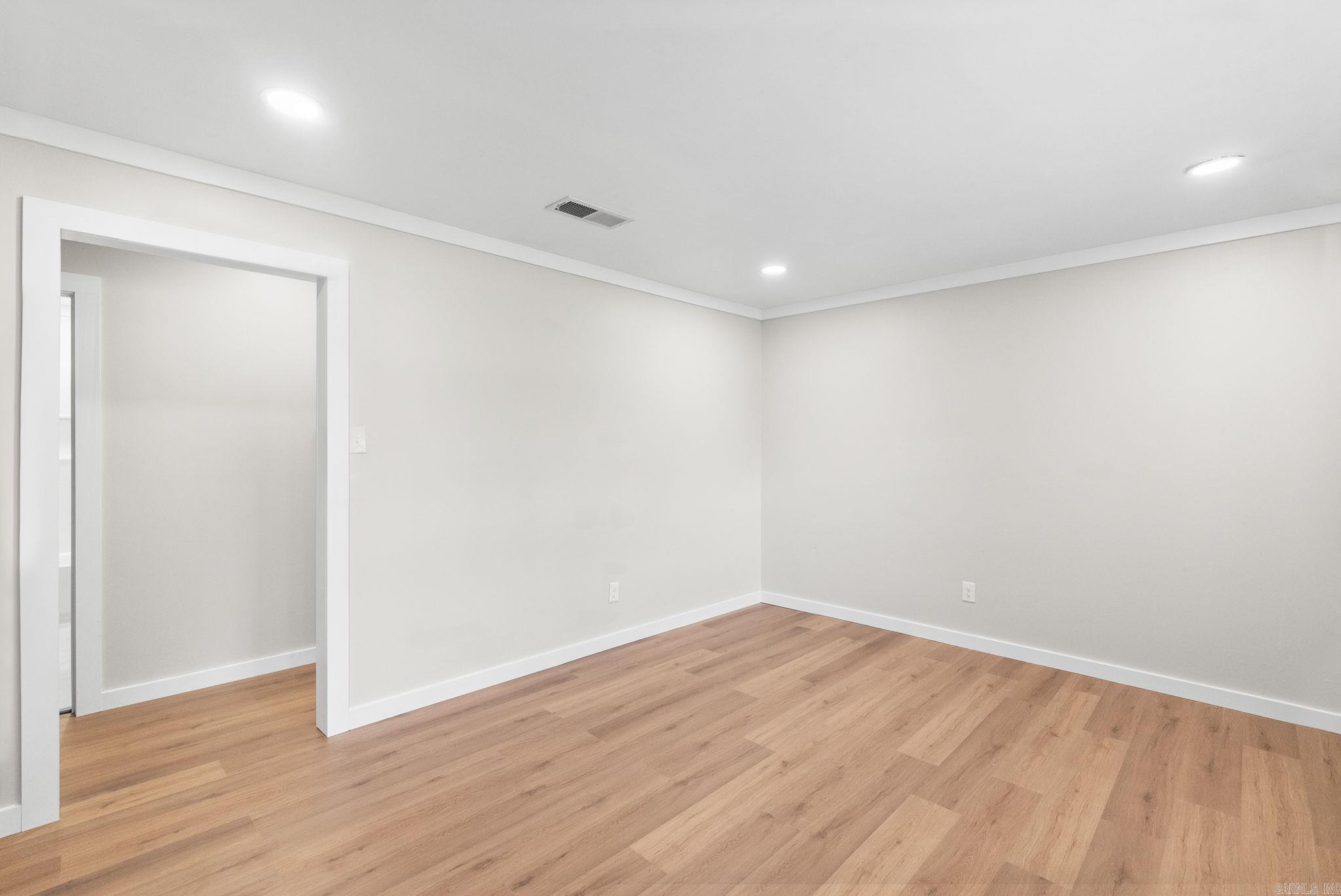 TWIN LAKES - Residential