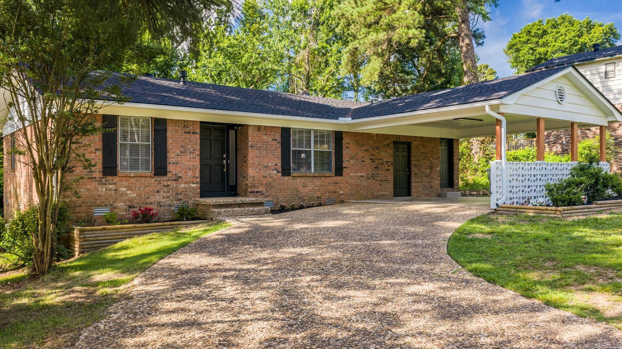 TWIN LAKES - Residential