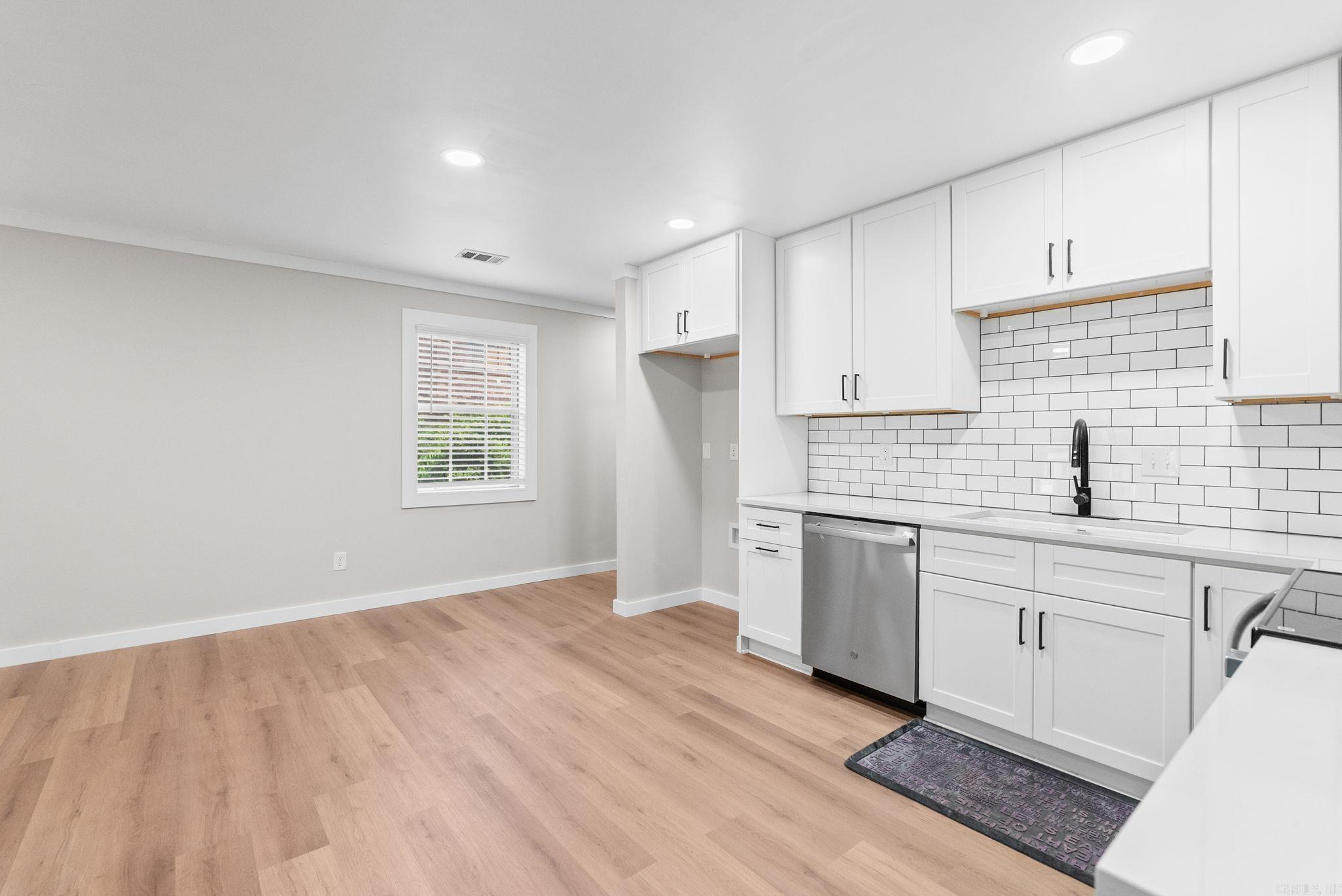 TWIN LAKES - Residential