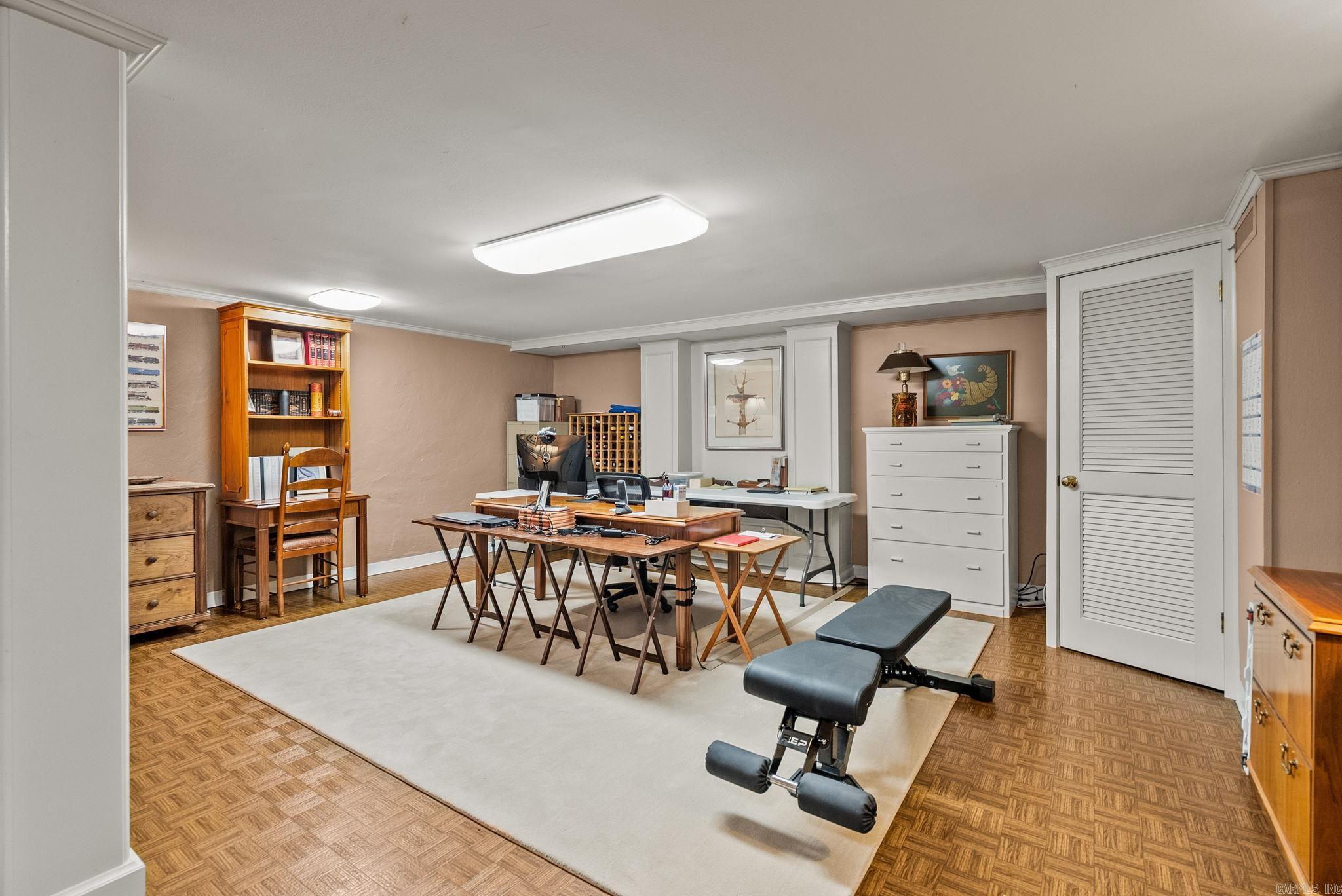 PINE MANOR - Residential