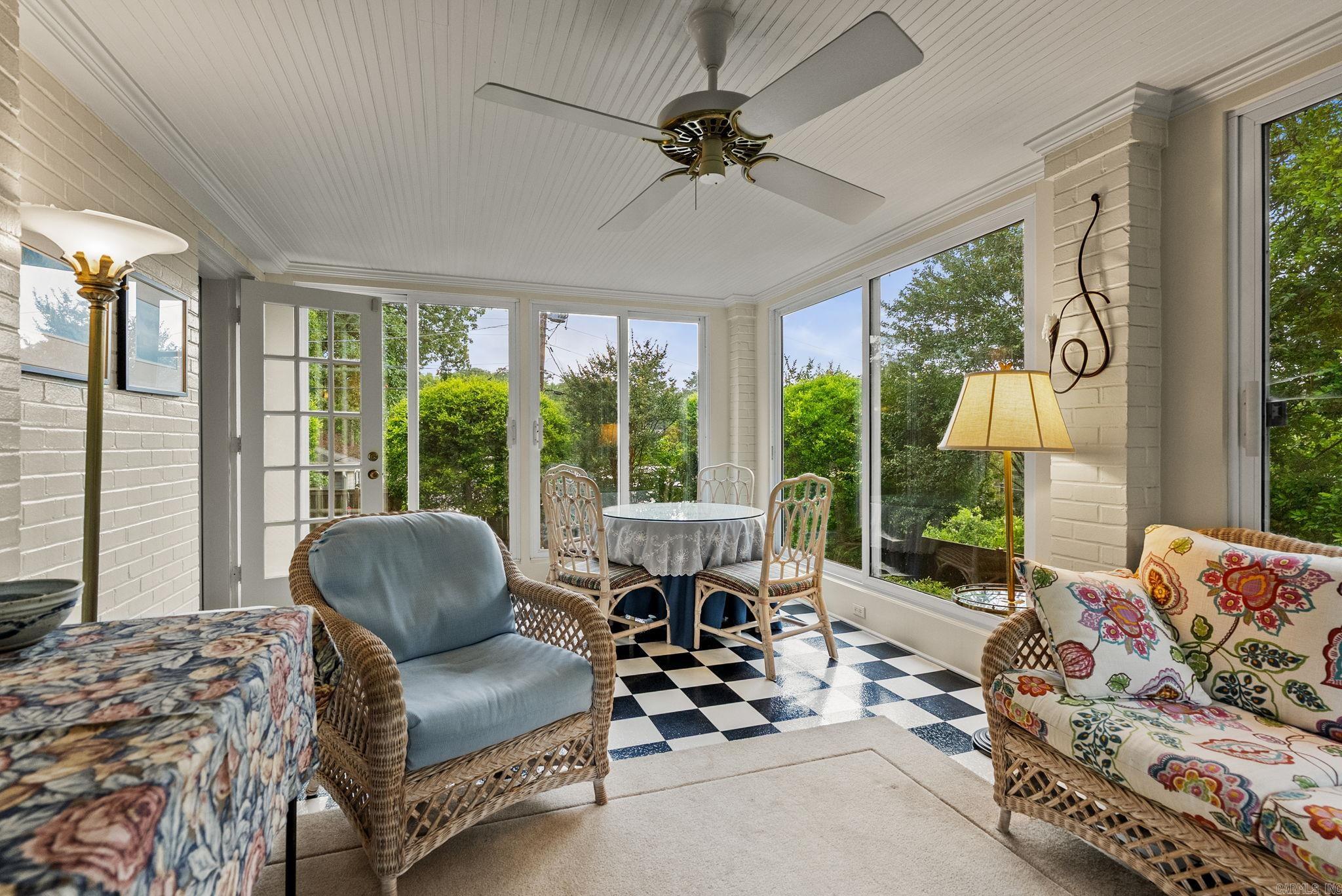 PINE MANOR - Residential