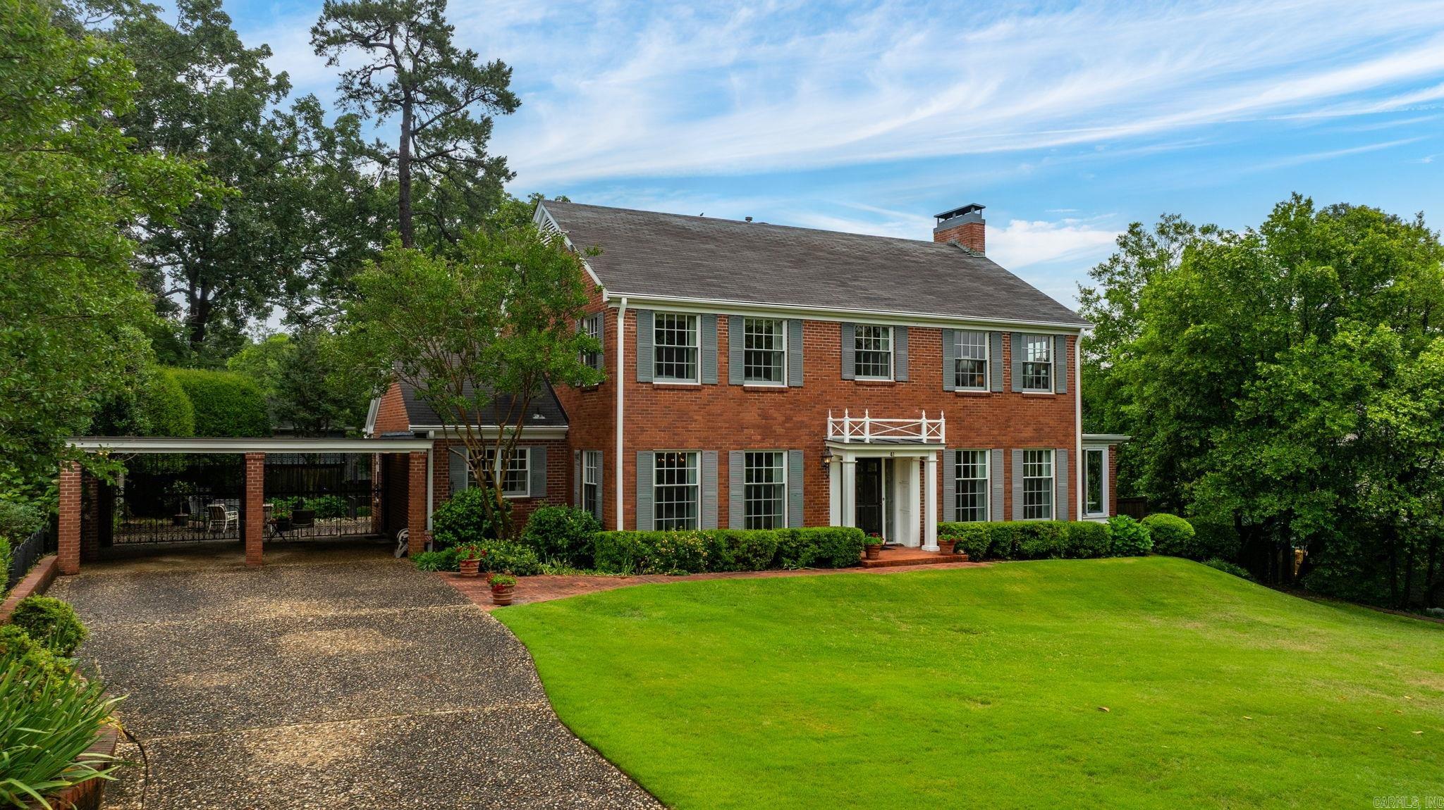 PINE MANOR - Residential