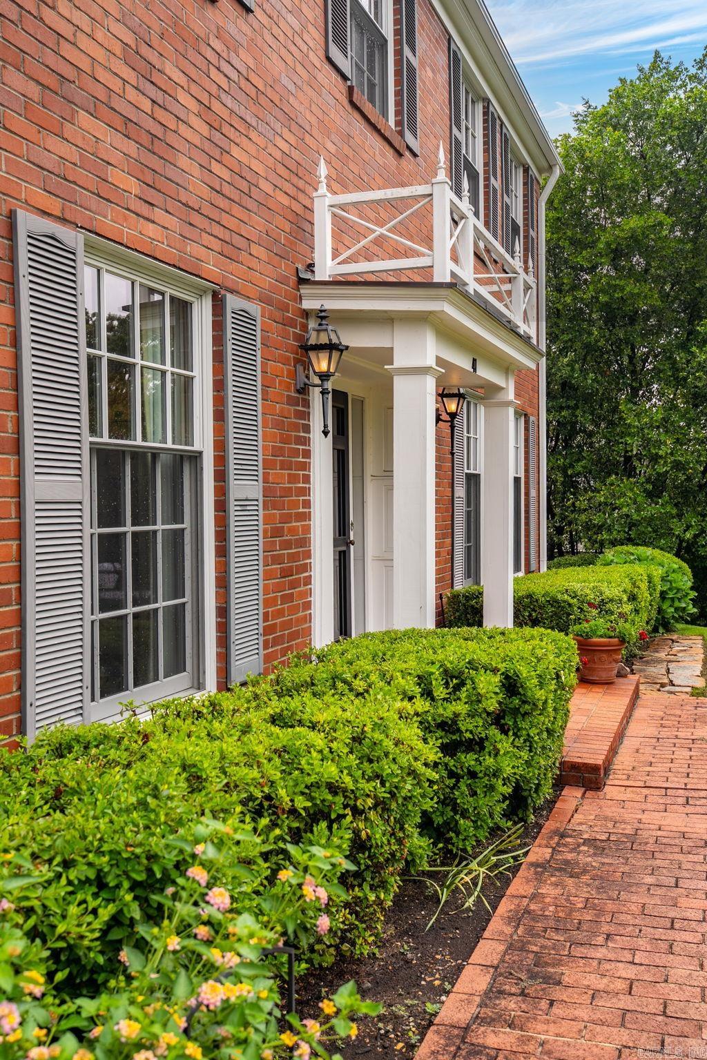 PINE MANOR - Residential