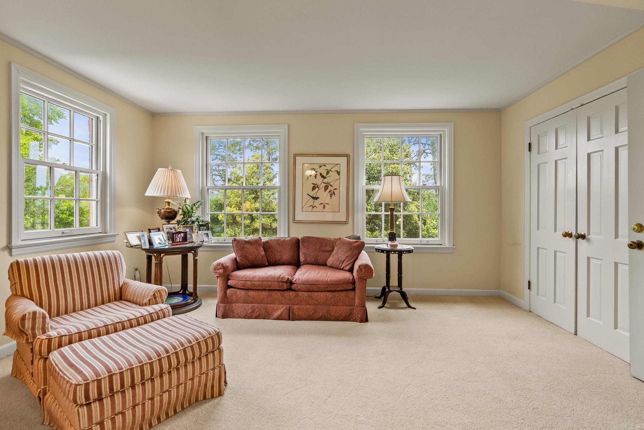 PINE MANOR - Residential