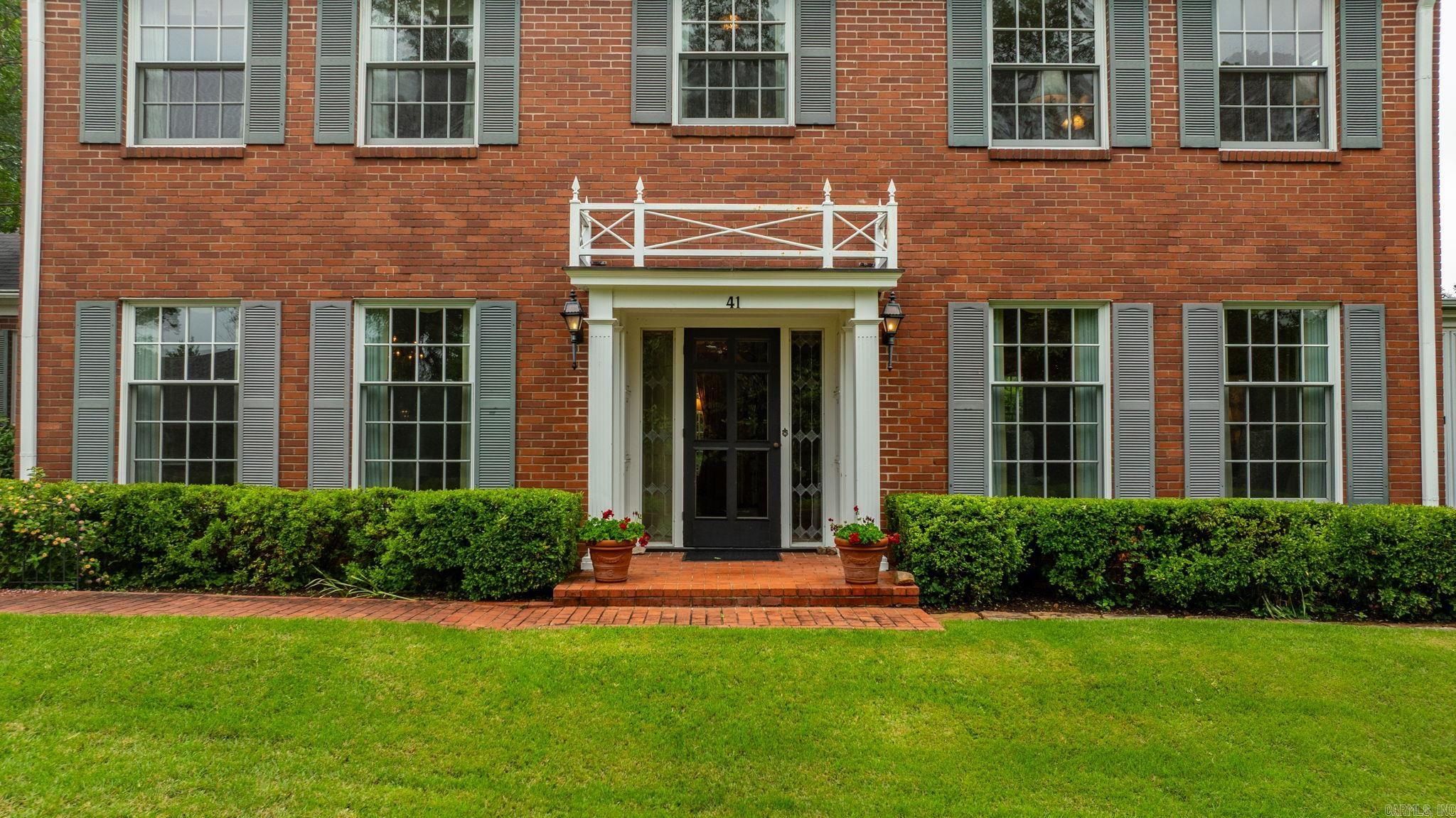 PINE MANOR - Residential
