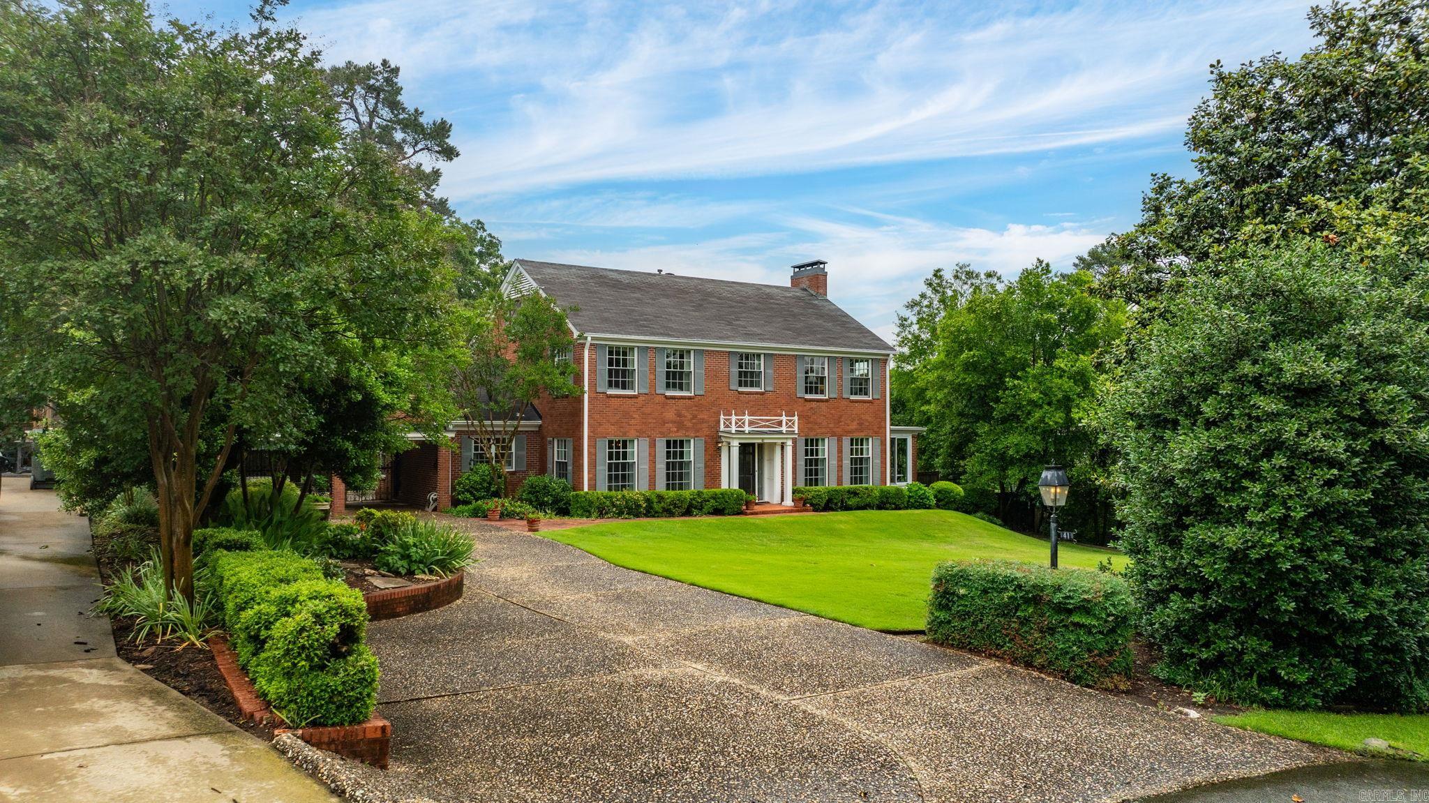 PINE MANOR - Residential