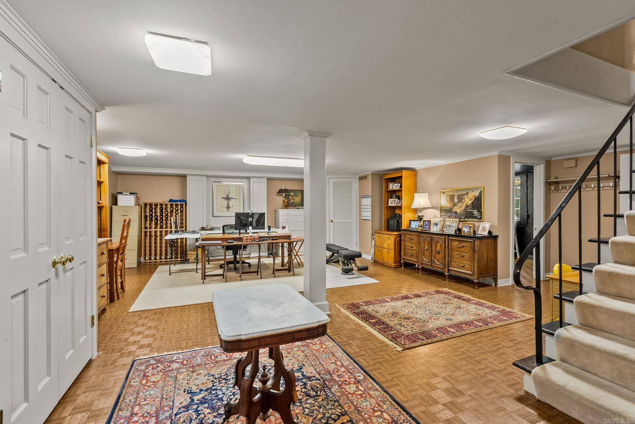 PINE MANOR - Residential