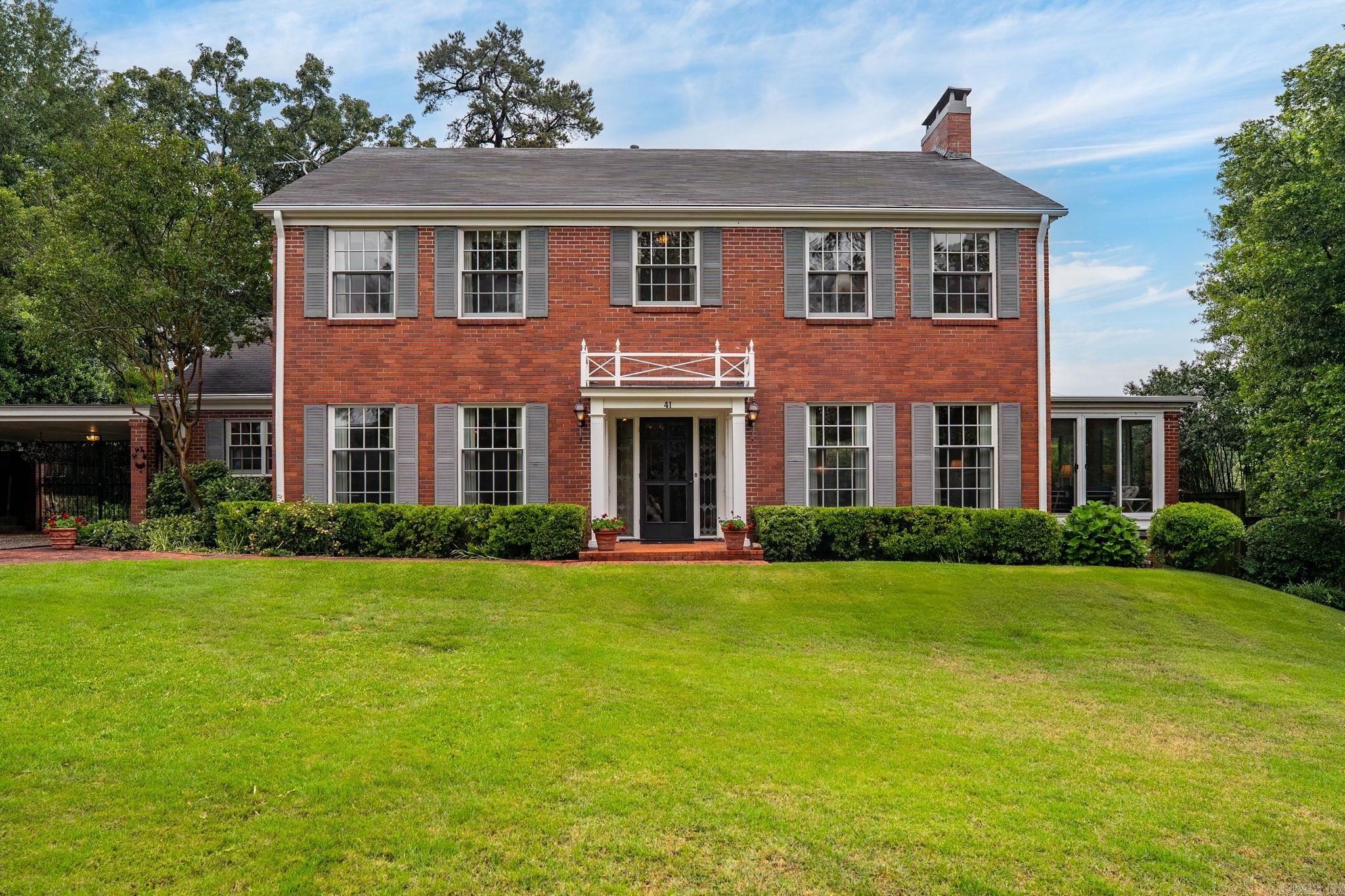 PINE MANOR - Residential