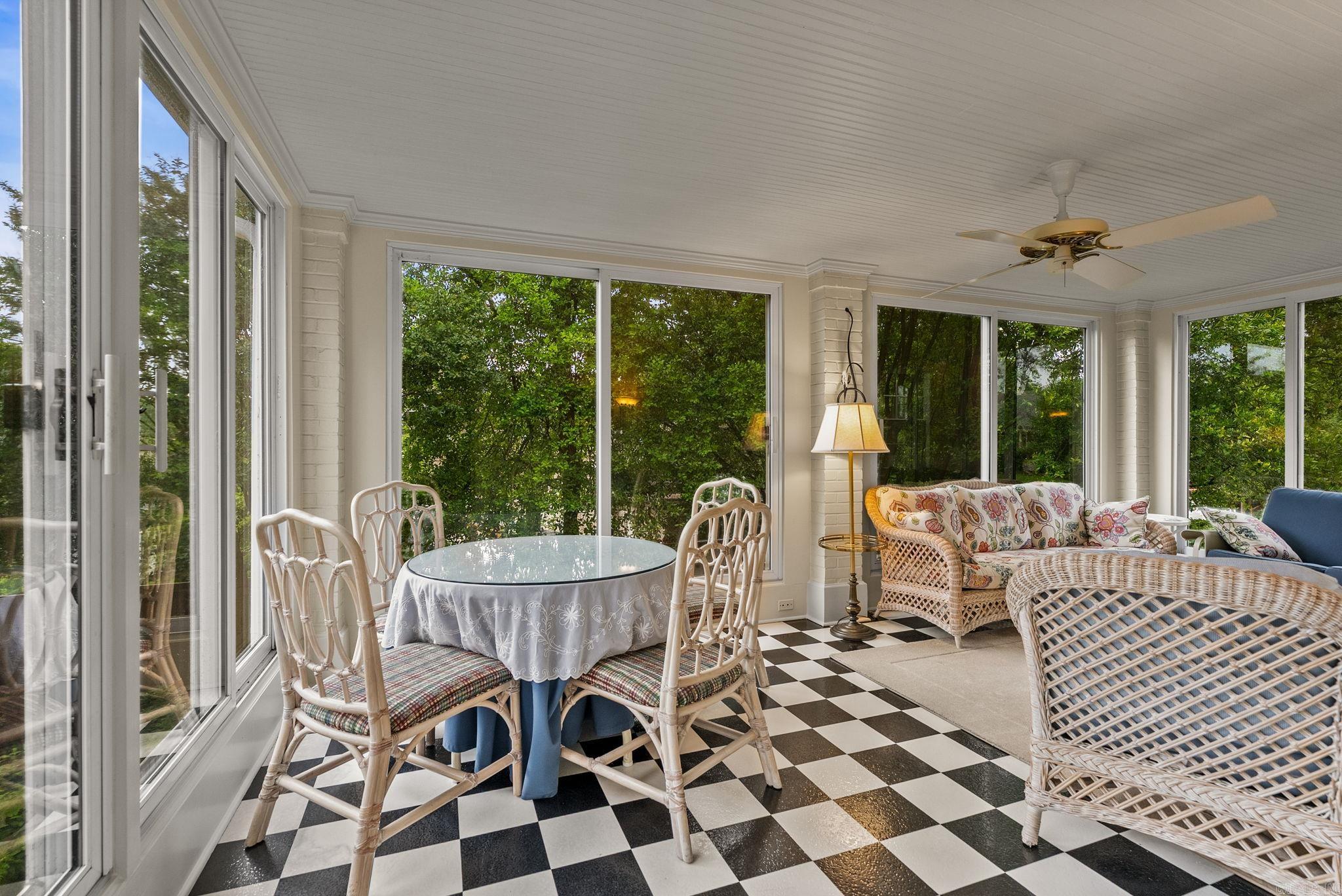 PINE MANOR - Residential