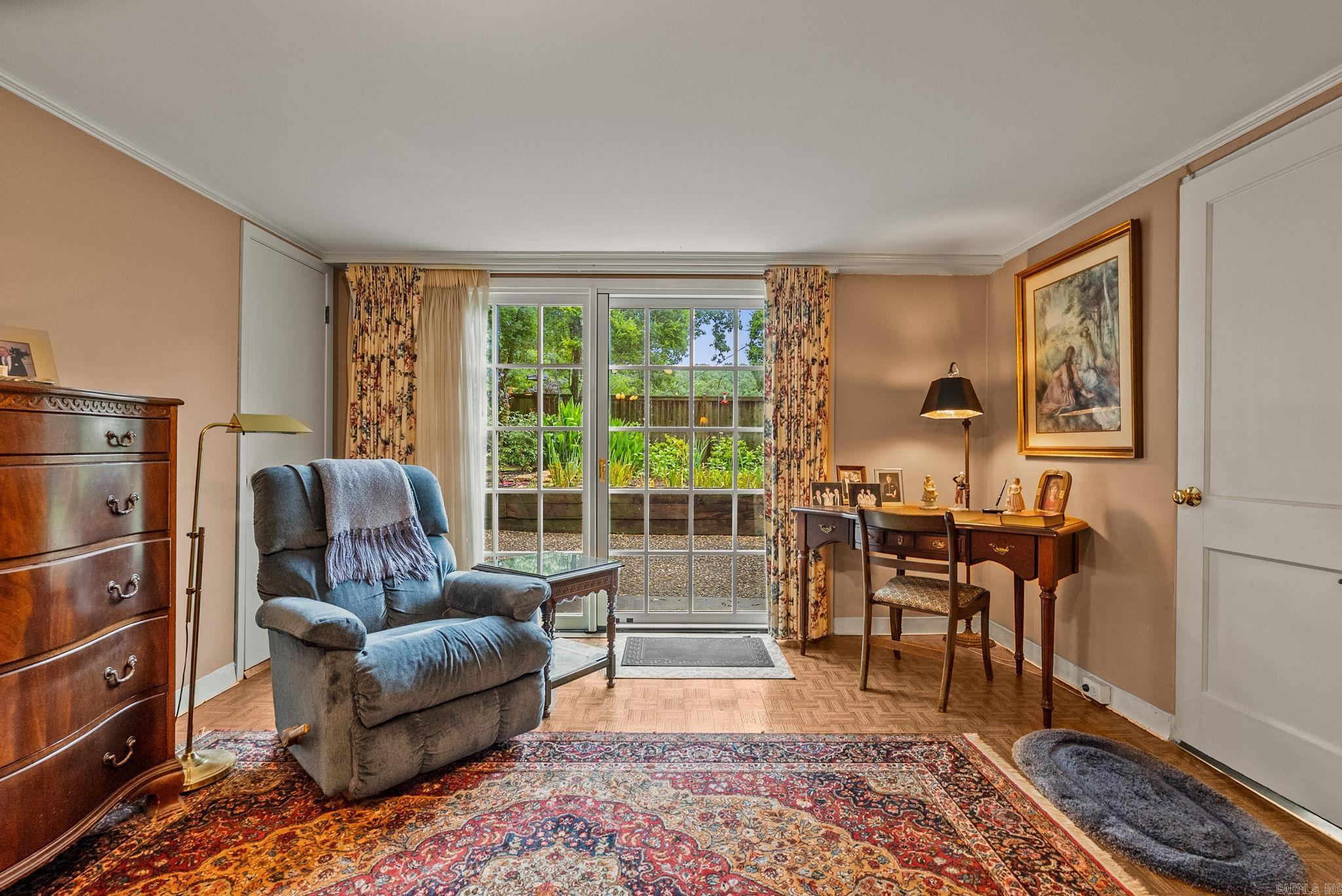 PINE MANOR - Residential