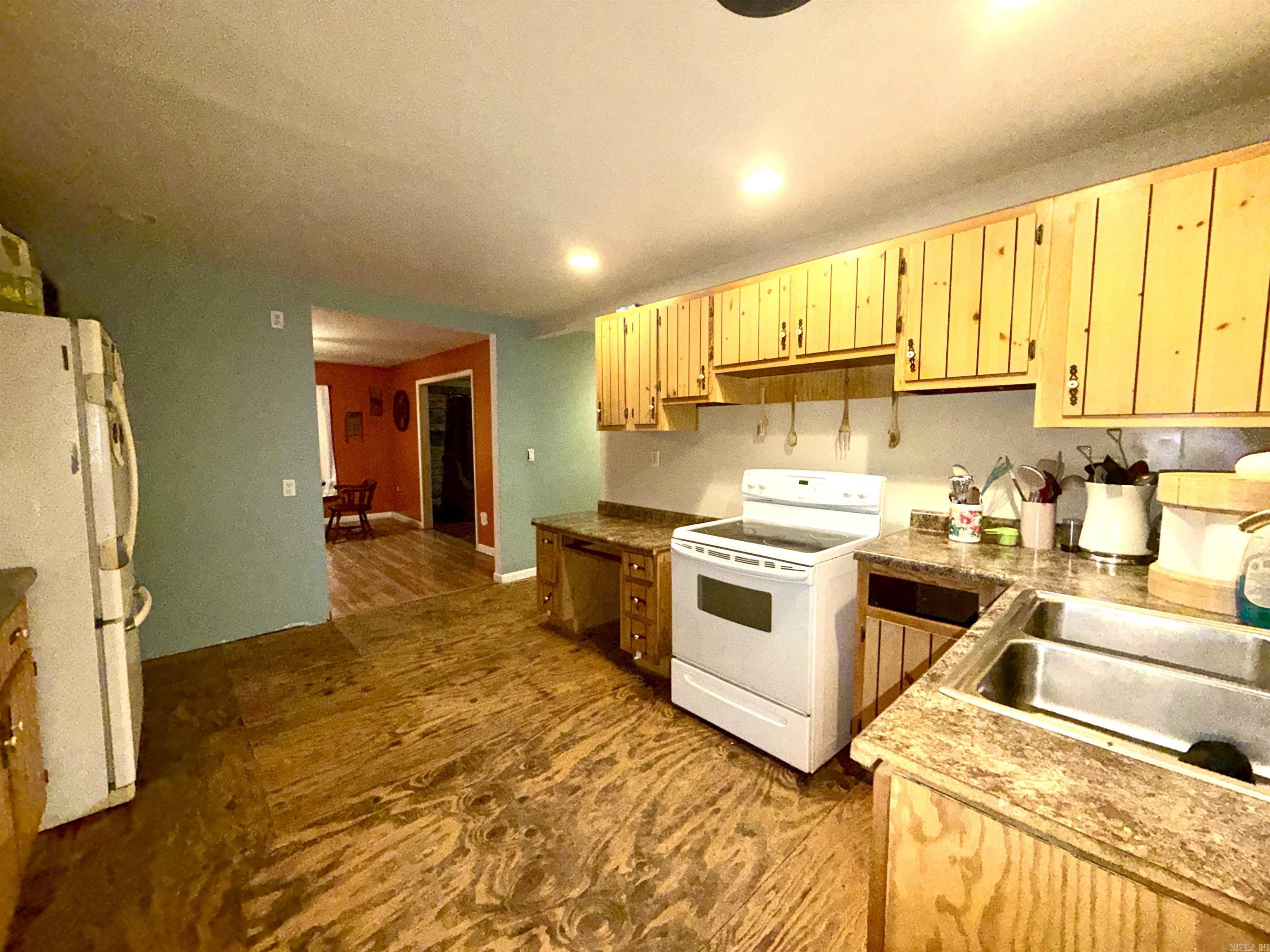 LOONEY - Residential
