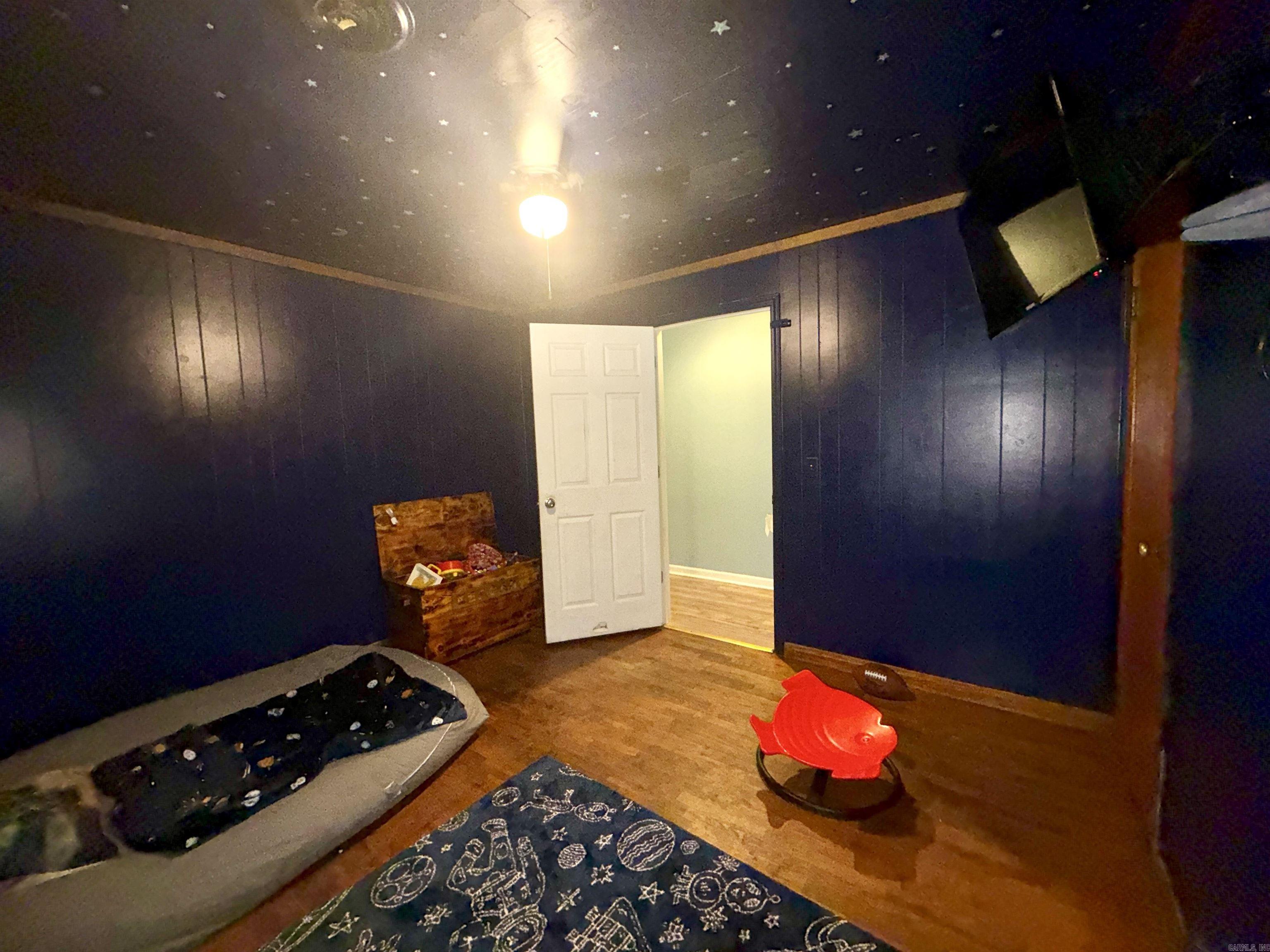 LOONEY - Residential