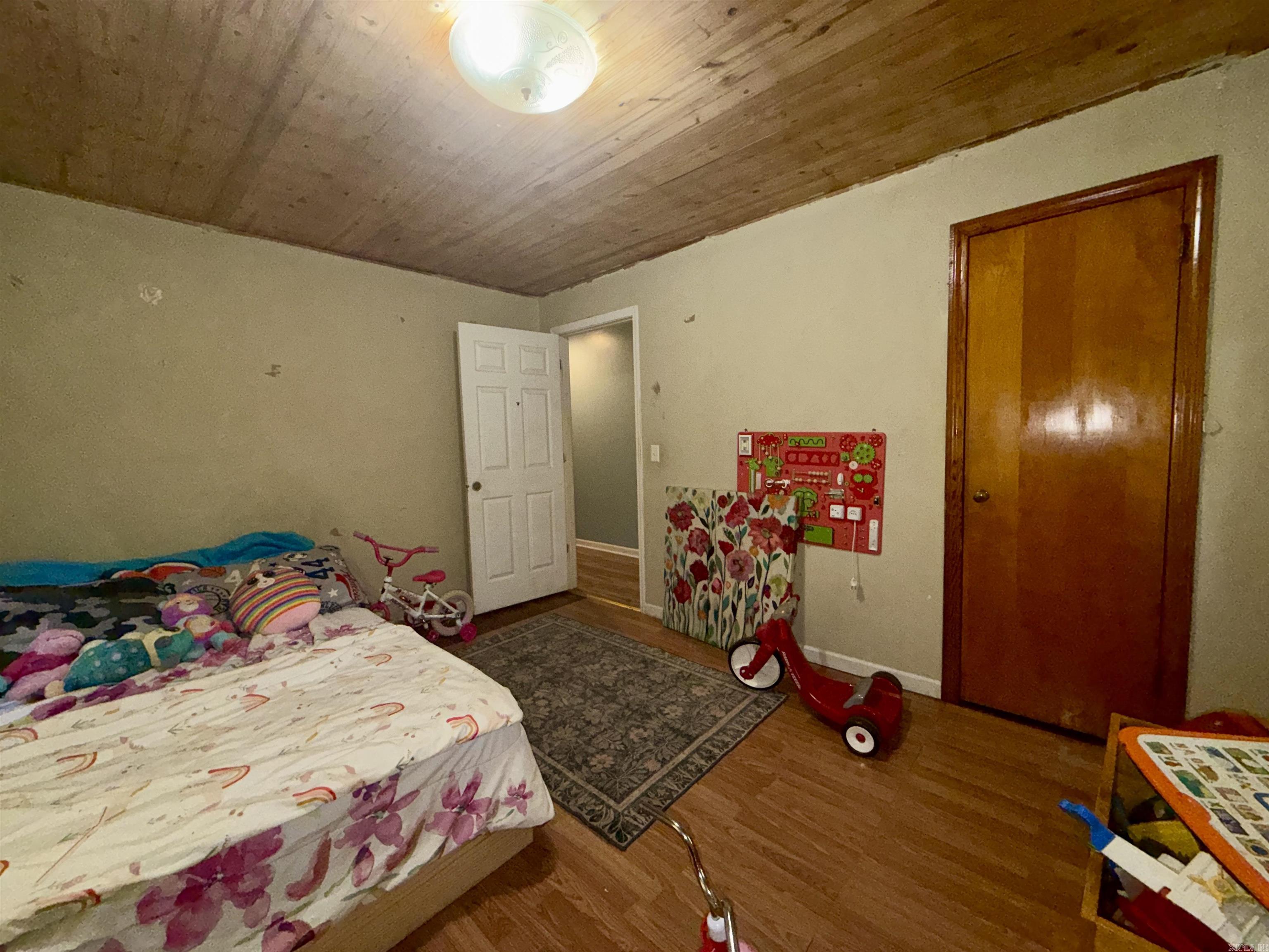 LOONEY - Residential