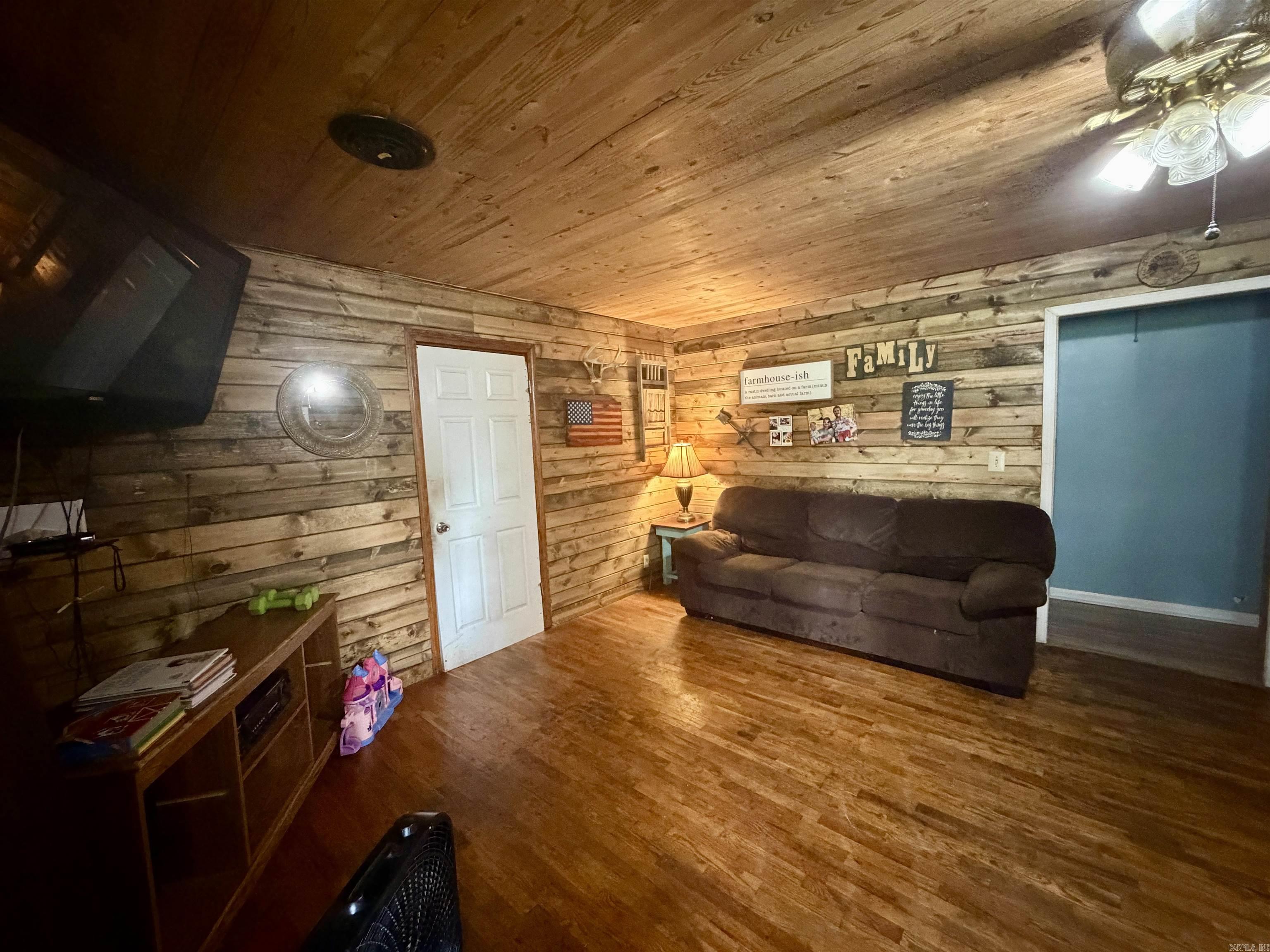 LOONEY - Residential
