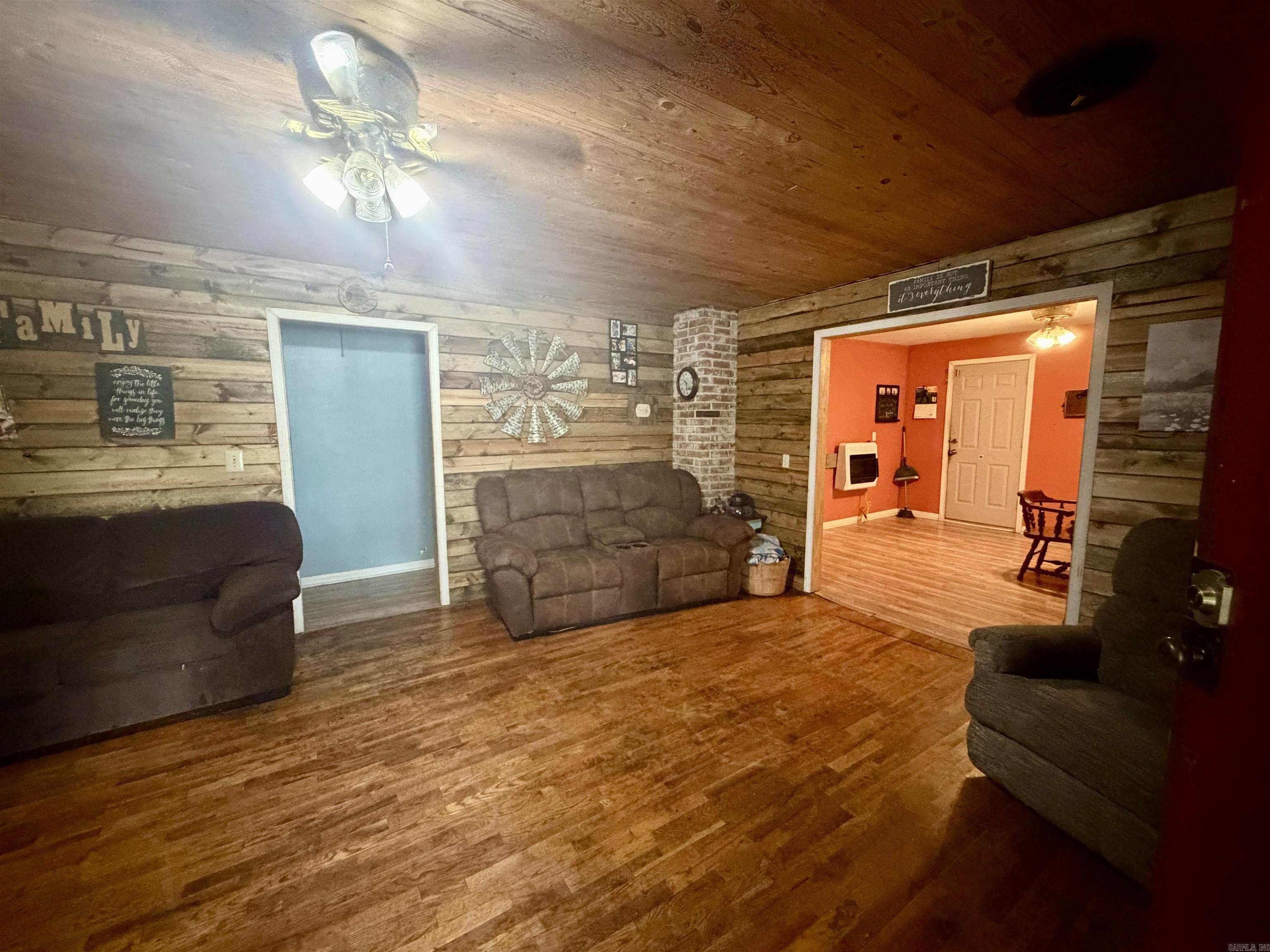 LOONEY - Residential