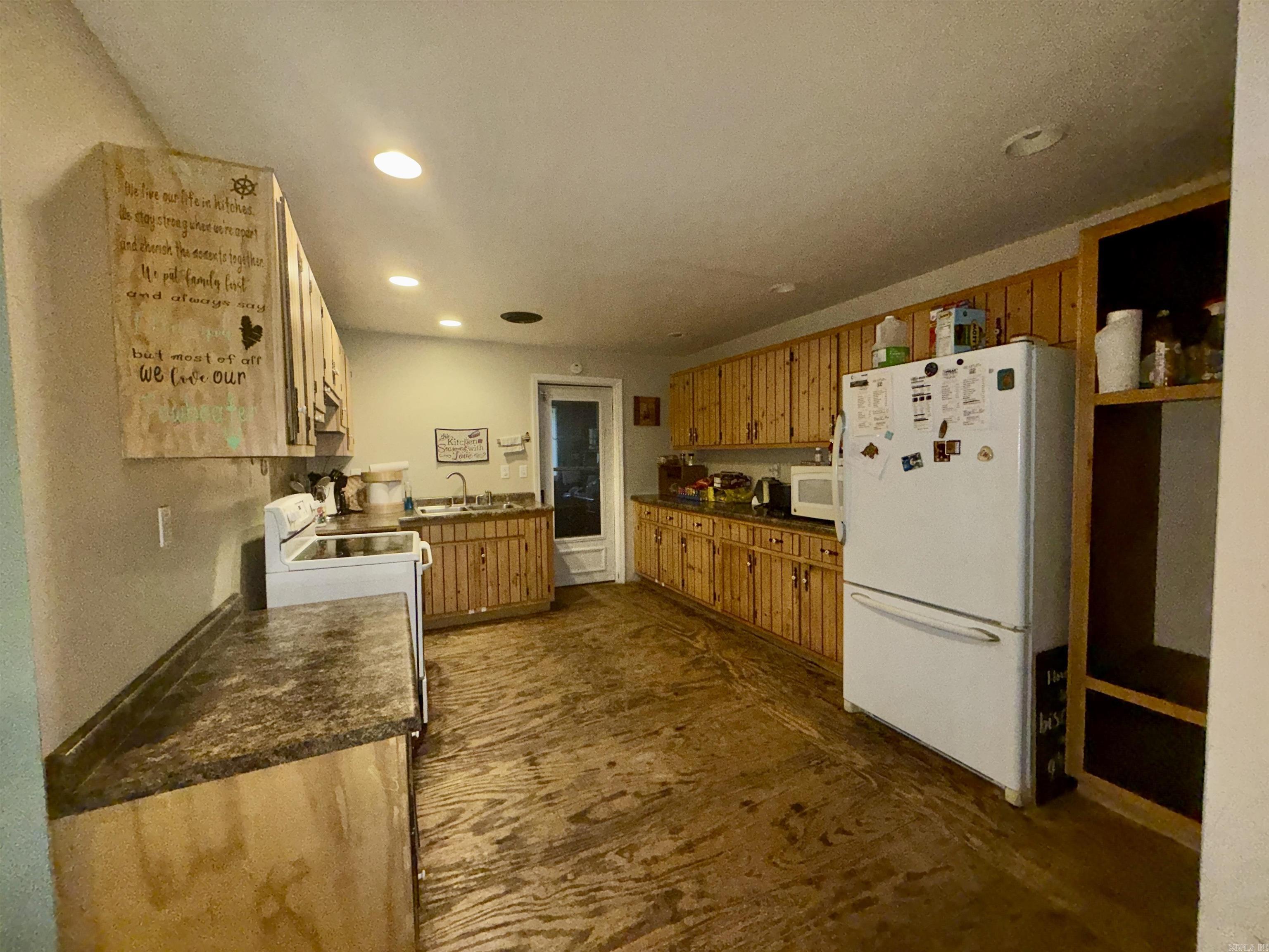 LOONEY - Residential