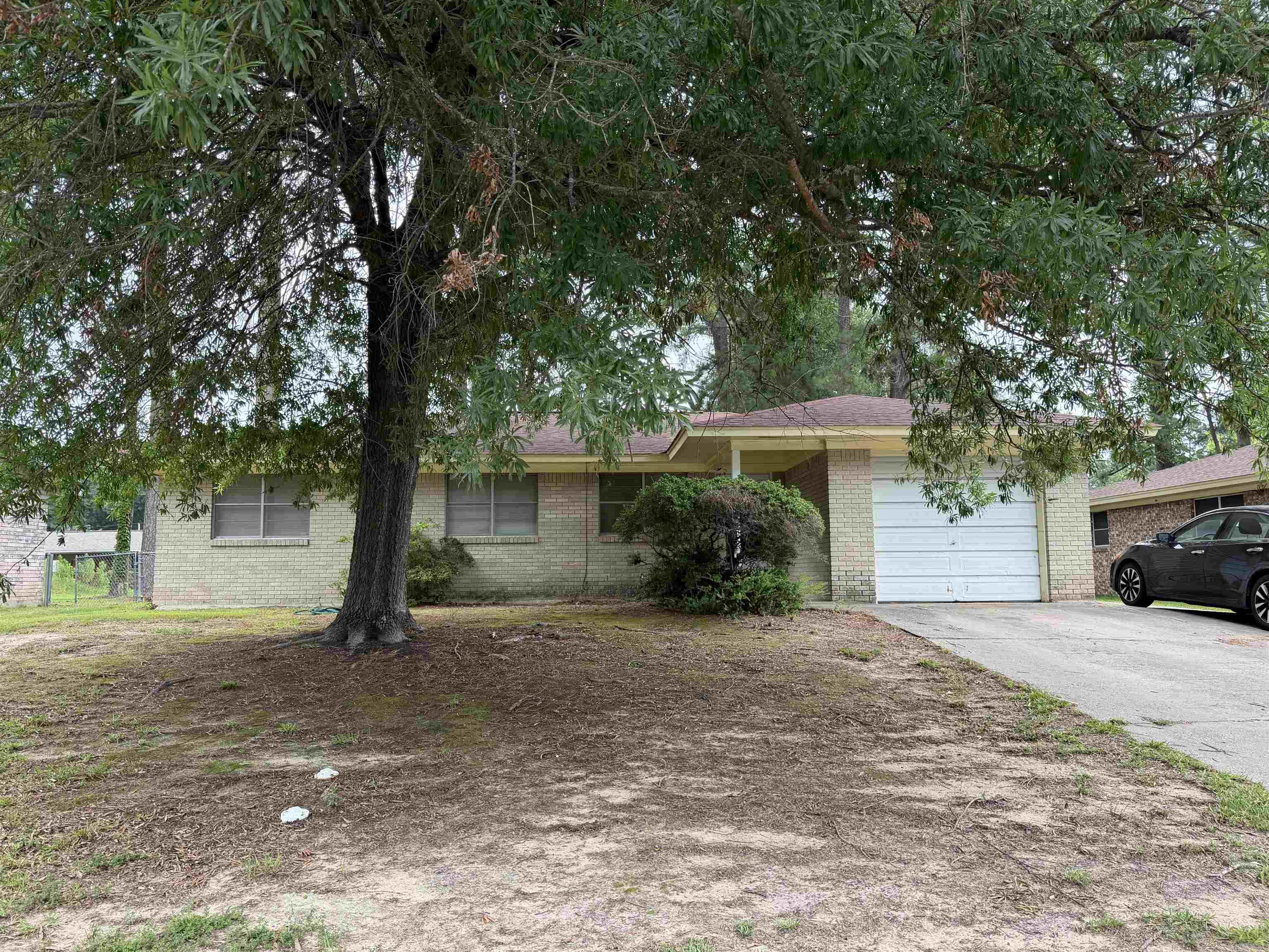 Meticulously maintained three bed one bath home eat in kitchen, nice sized bedrooms on a large lot.  This home is currently tenant occupied and could make a great investment property.
