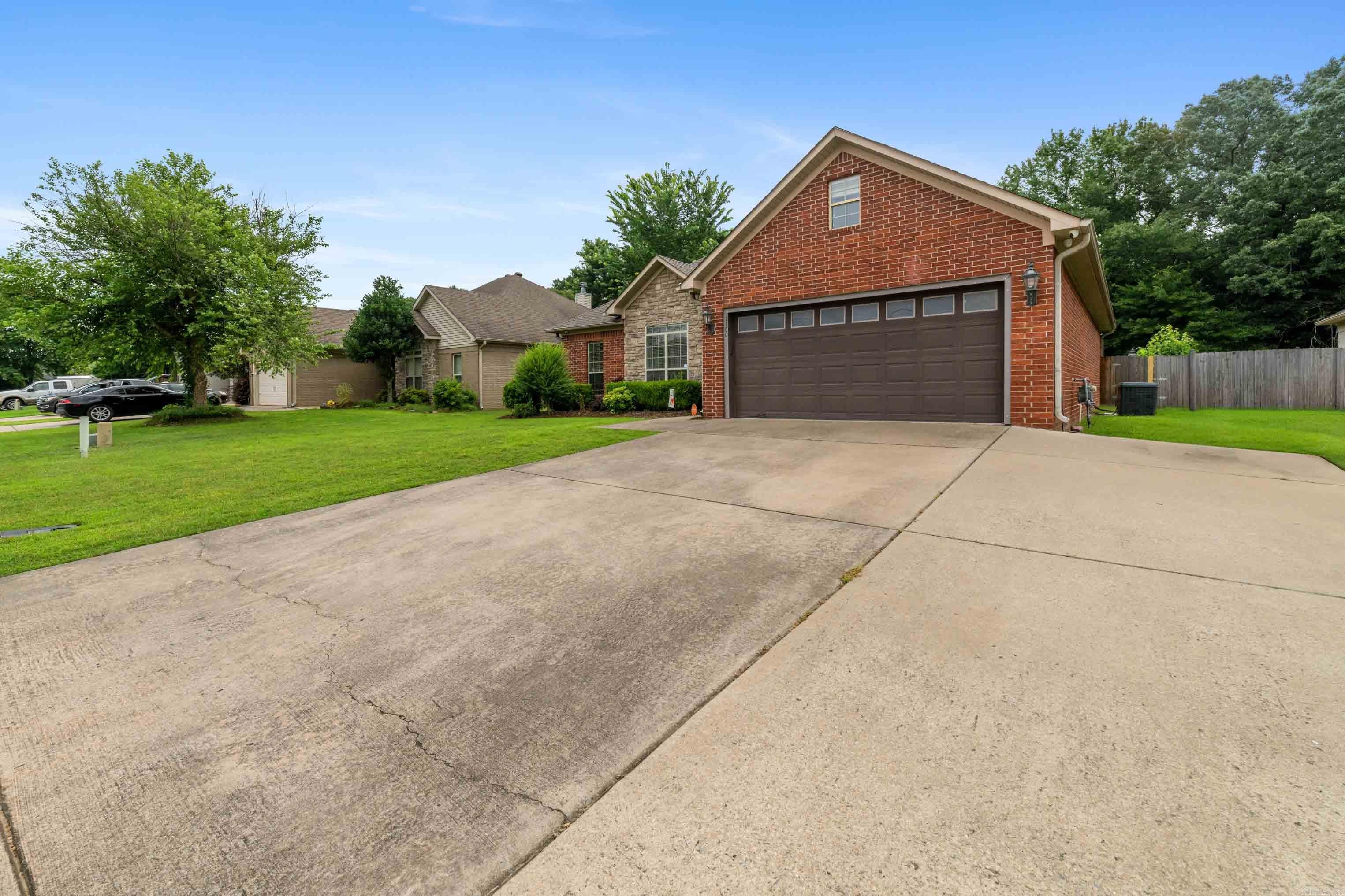 CLUB CREEK - Residential