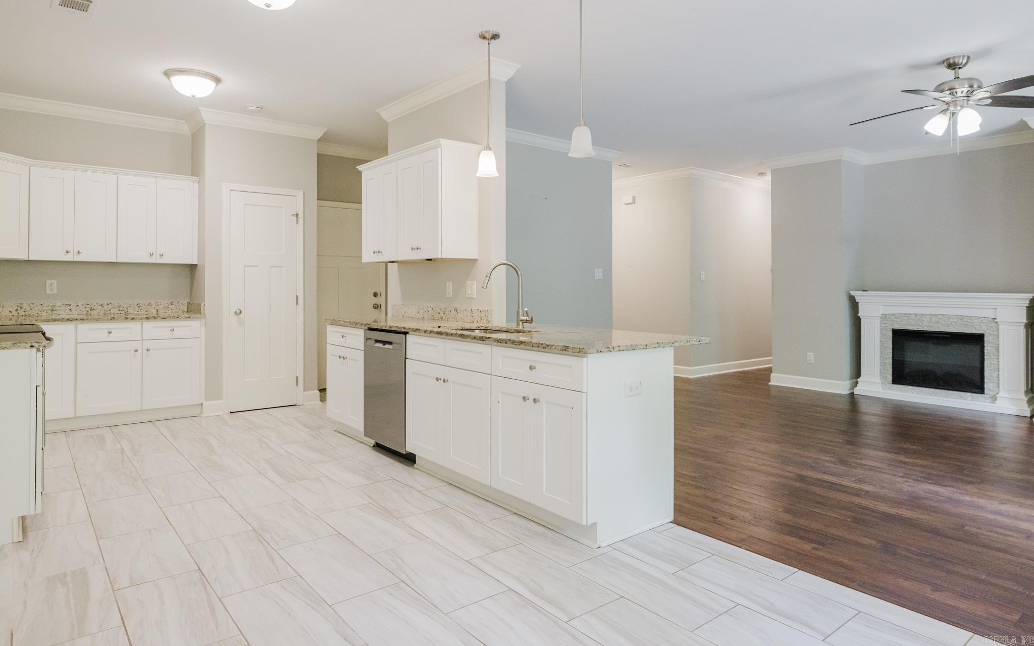 WESTERN WOODS - Residential