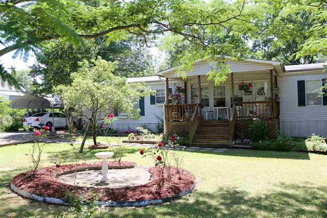 3/2 DOUBLE WIDE ON BEAUTIFULLY LANDSCAPED LOT. VERY WELL KEPT AND CAN INCLUDE FURNISHINGS FOR $2,000 MORE. CARPORT WITH EXTRA STORAGE AND FULLY FENCED BACK YARD.