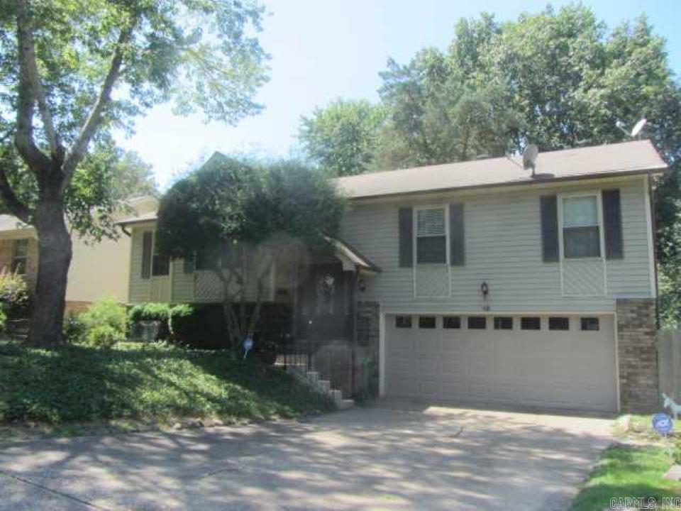 Great investment or flip opportunity.  Needs all cosmetics.