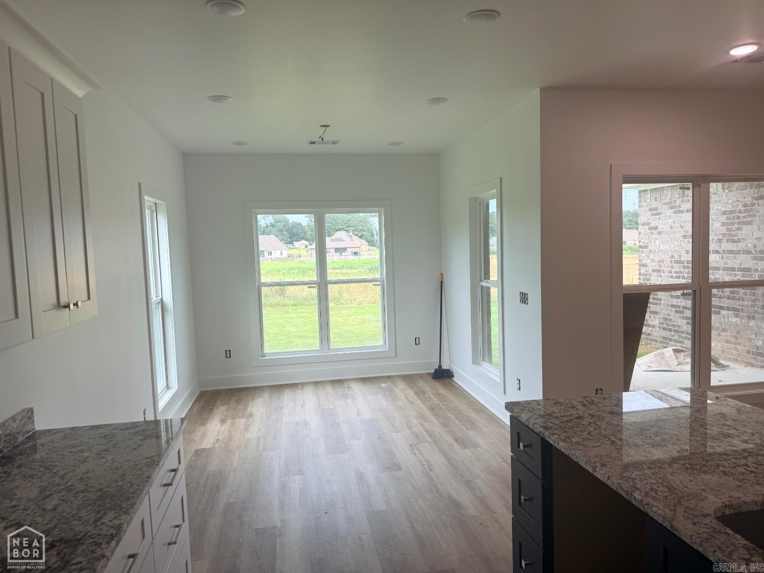 OAK VIEW - Residential