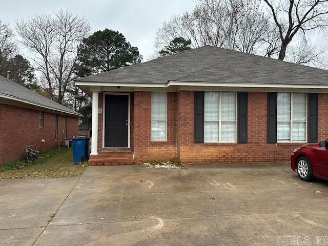 July Special.  Sign a 13 month lease and get 1/2 off July's rent.  This 3 bedroom 2 bath duplex offers laminate flooring through out.  Refrigerator, dishwasher, garbage disposal, stove and microwave.  Background and credit check required for anyone 18 or older $40.00 per person.  Income must be 3 x's the monthly rent.  Small dog under 20 lbs with non-refundable pet fee of $300.00  Cat fee is $200.00.  Application must be filled out before a tour of the duplex.