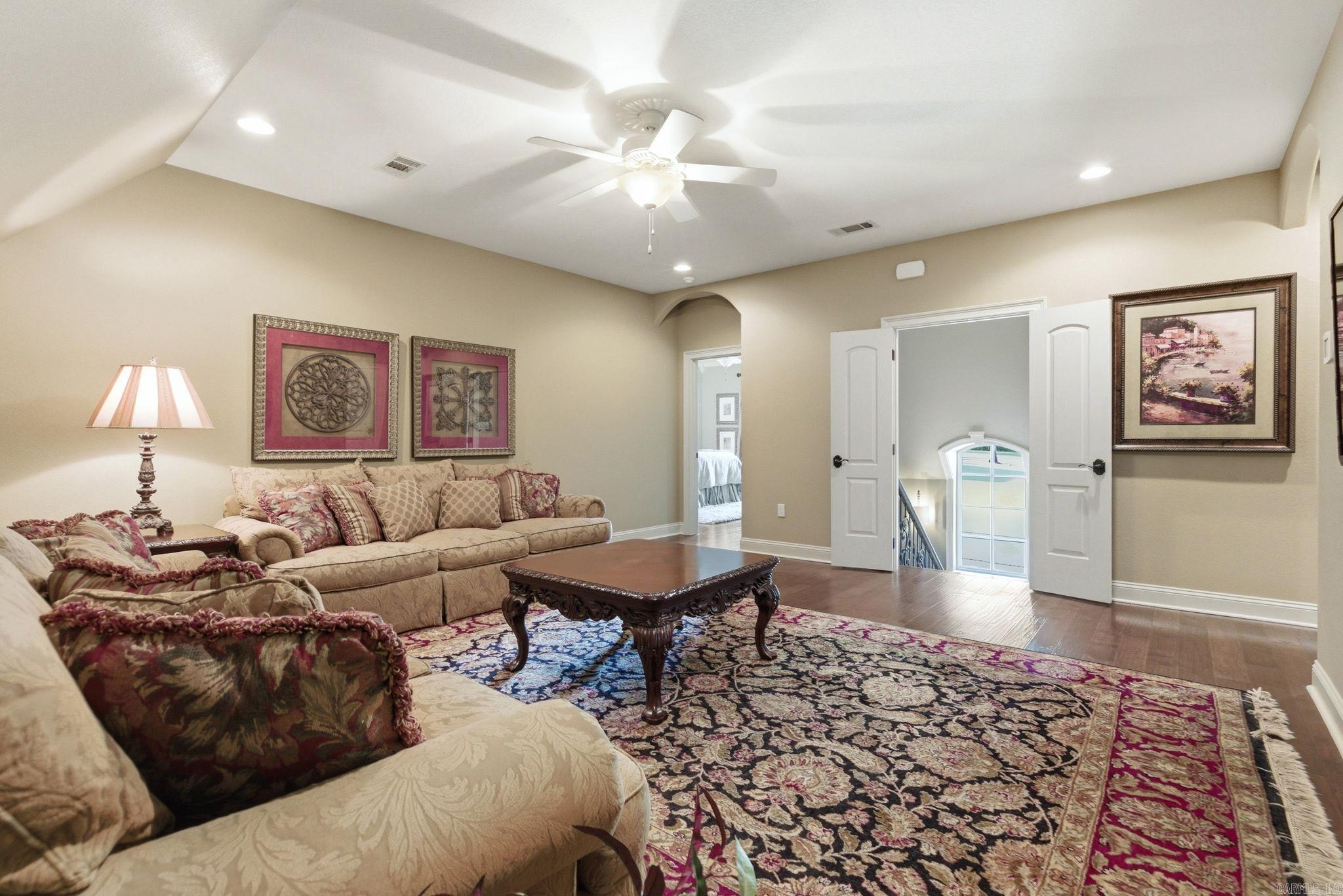 HUNTERS CHASE ESTATES - Residential