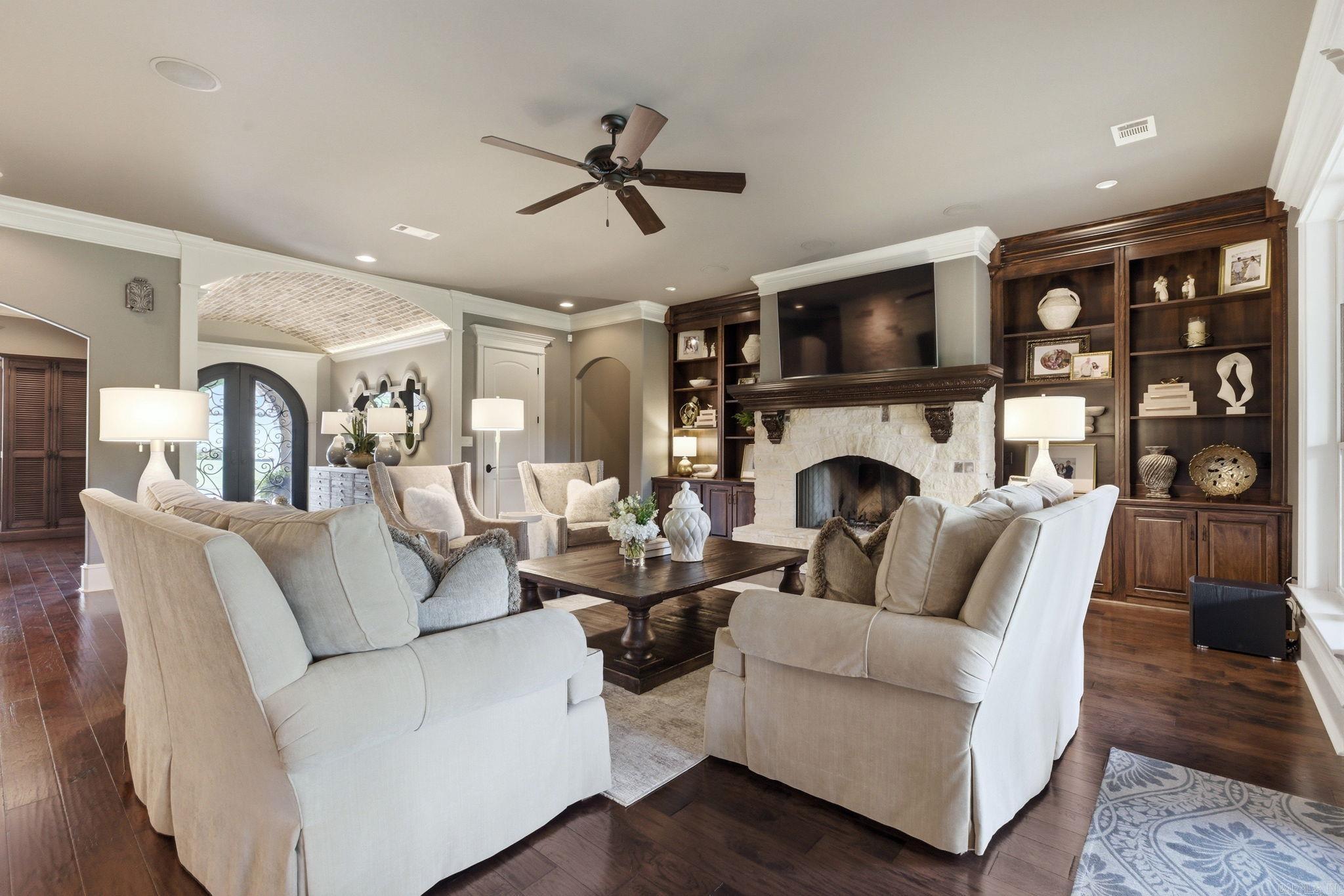 HUNTERS CHASE ESTATES - Residential