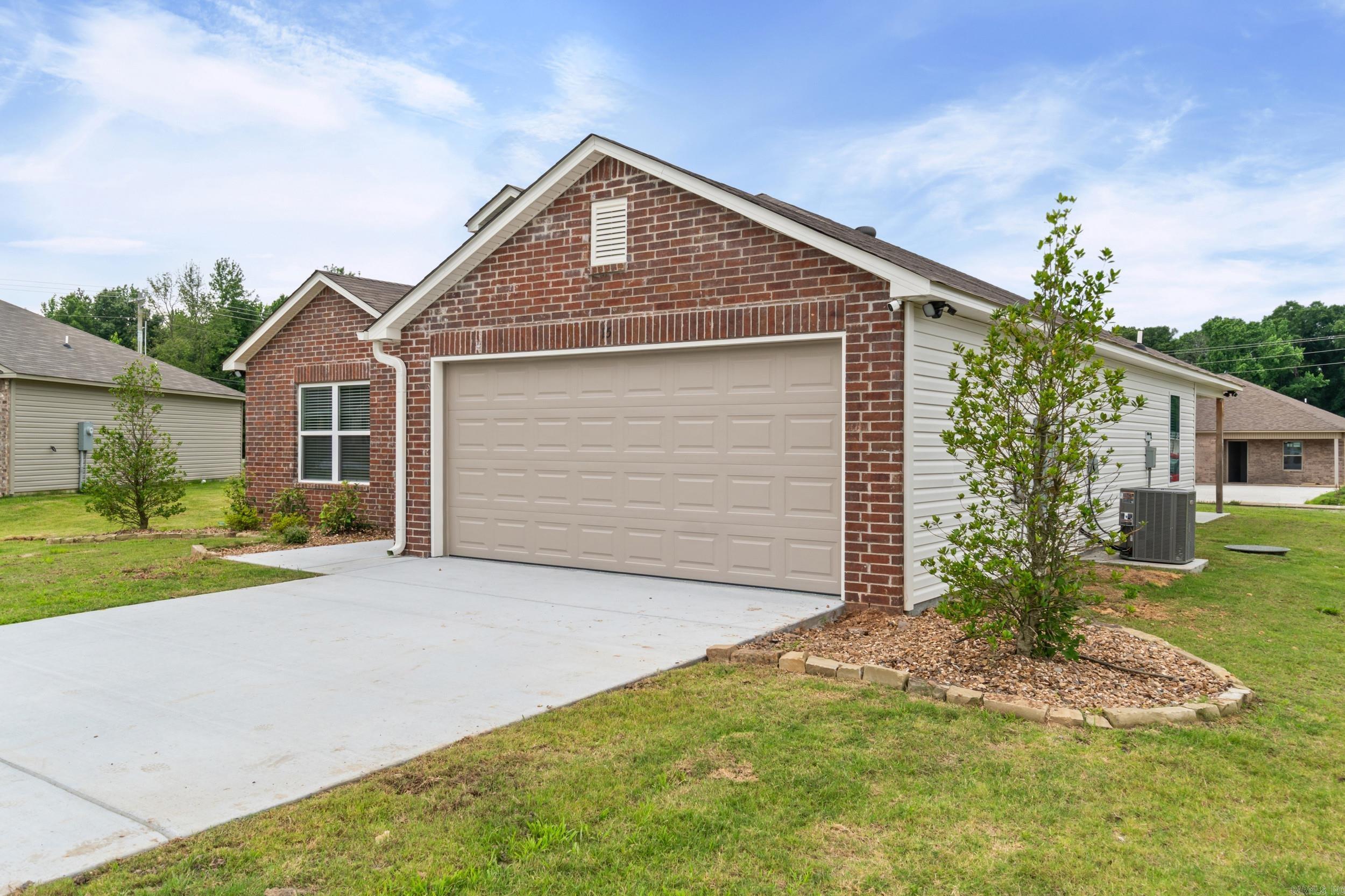 DEERFIELD ESTATES - Residential