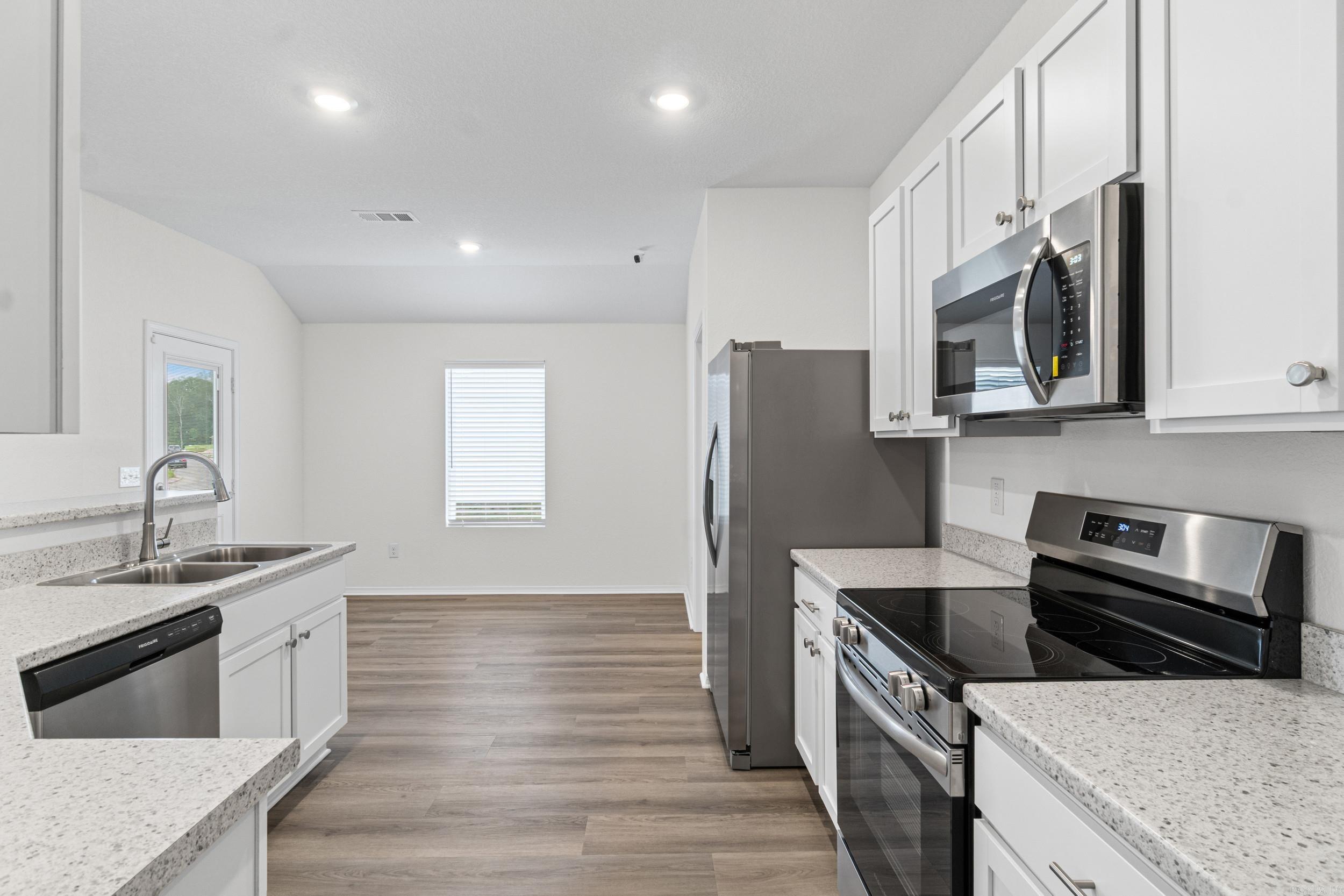 DEERFIELD ESTATES - Residential