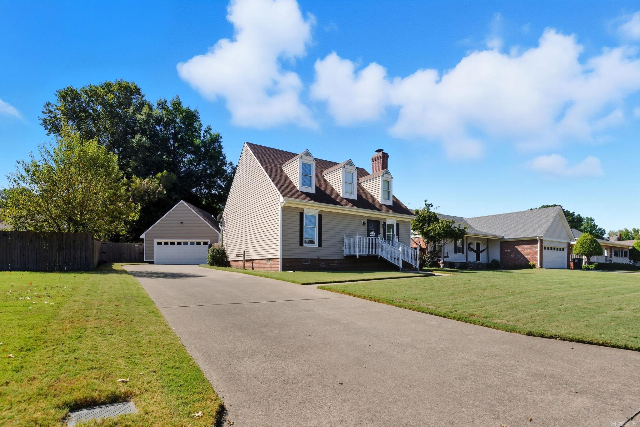 RIVER OAKS - Residential