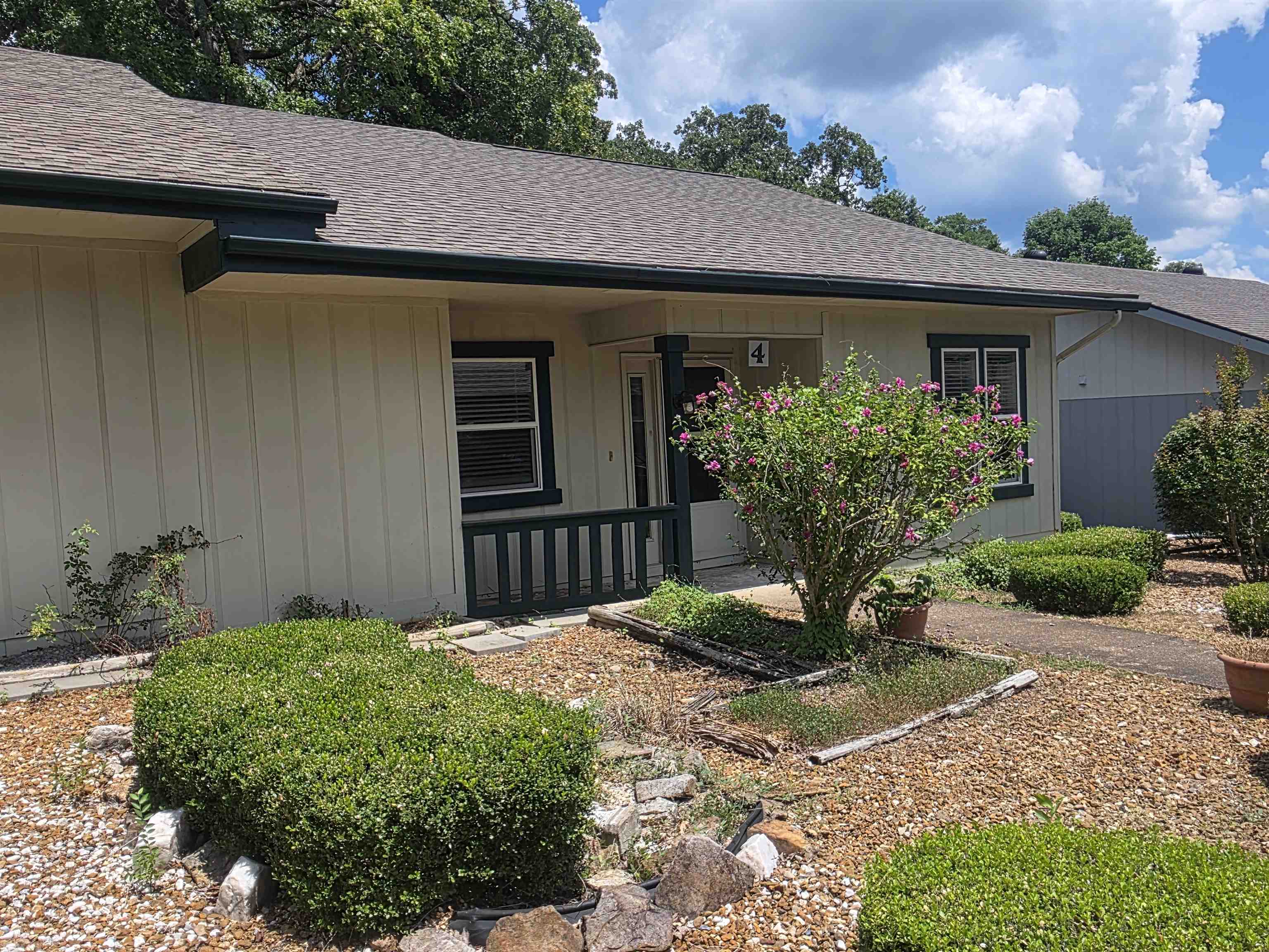 CHEROKEE COURTS - Residential