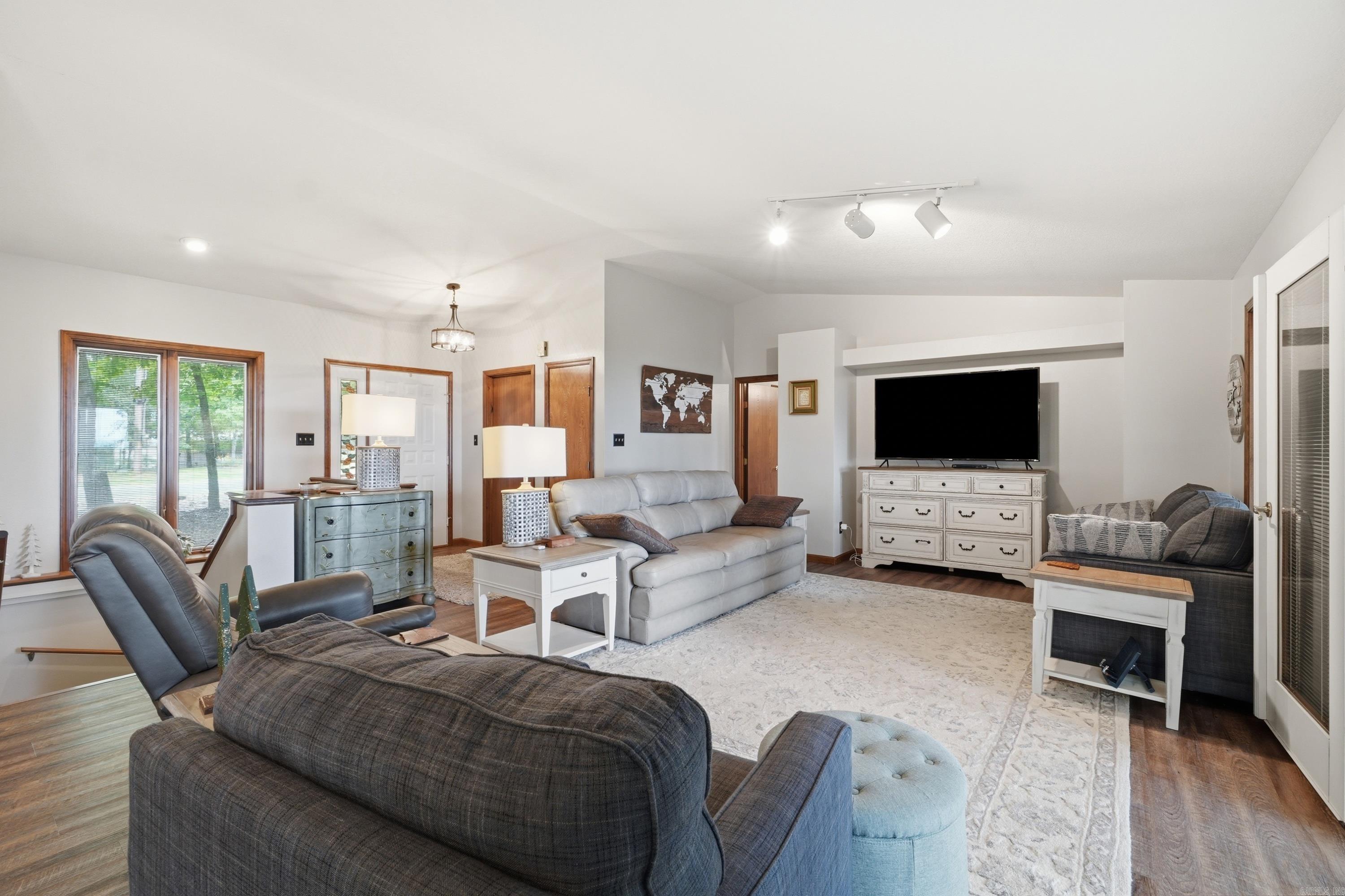 INDIAN HILLS - Residential