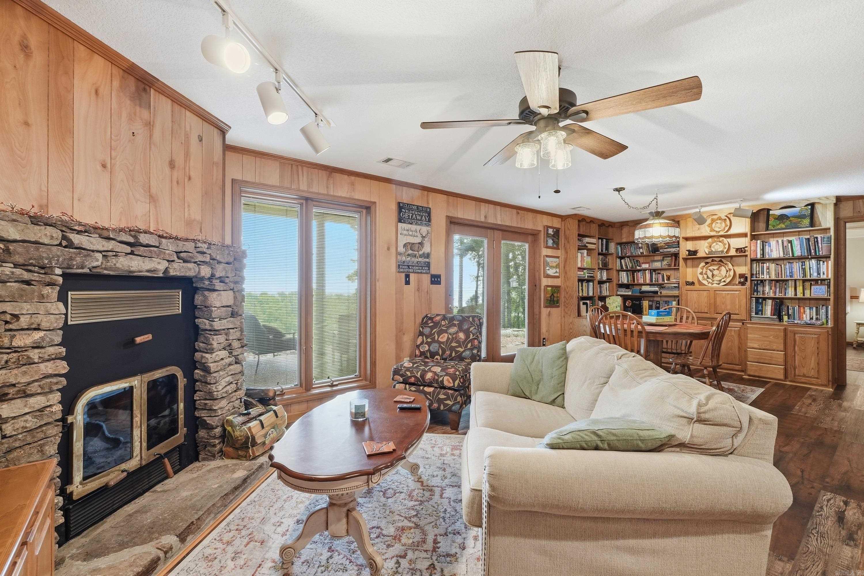 INDIAN HILLS - Residential