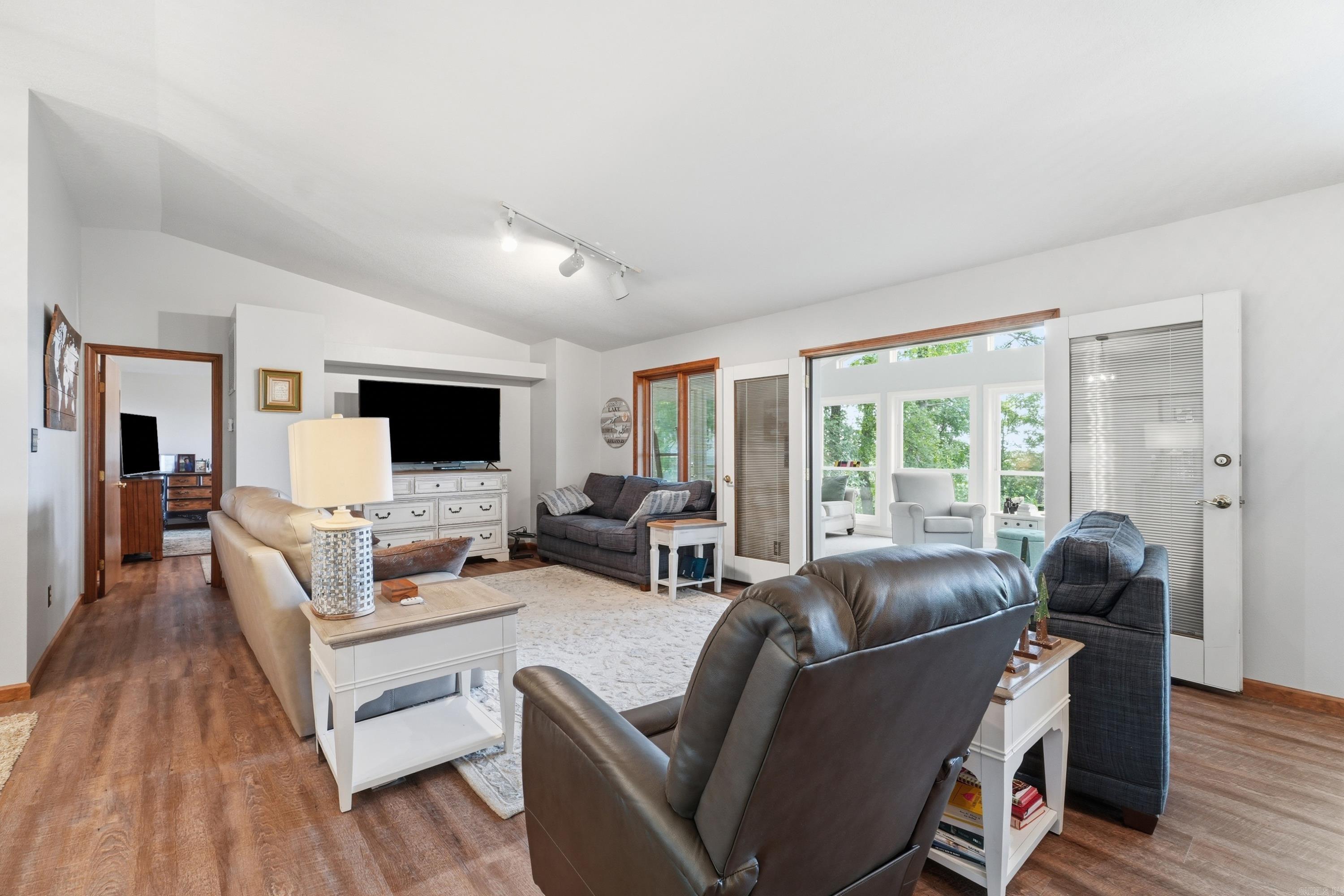 INDIAN HILLS - Residential