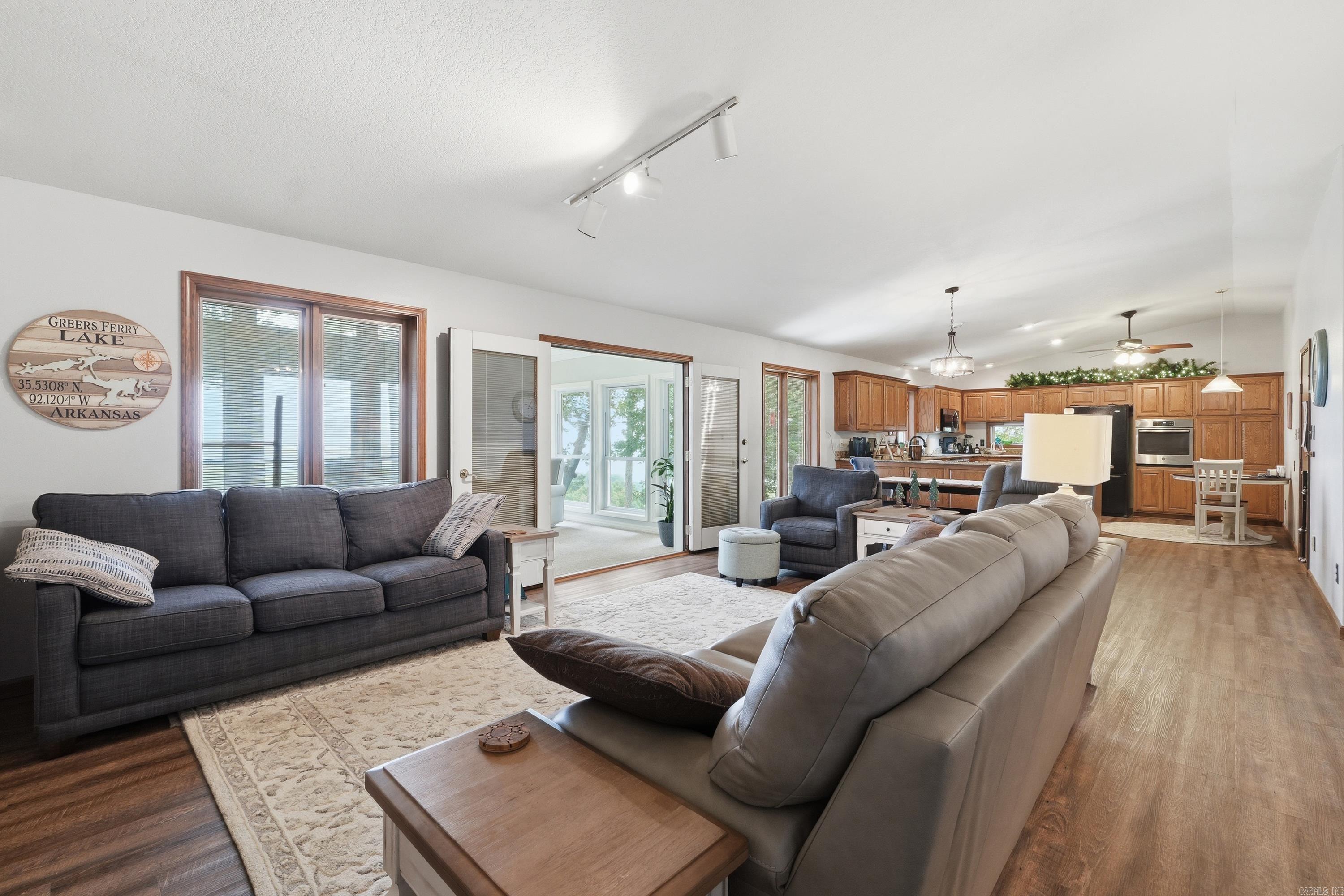 INDIAN HILLS - Residential