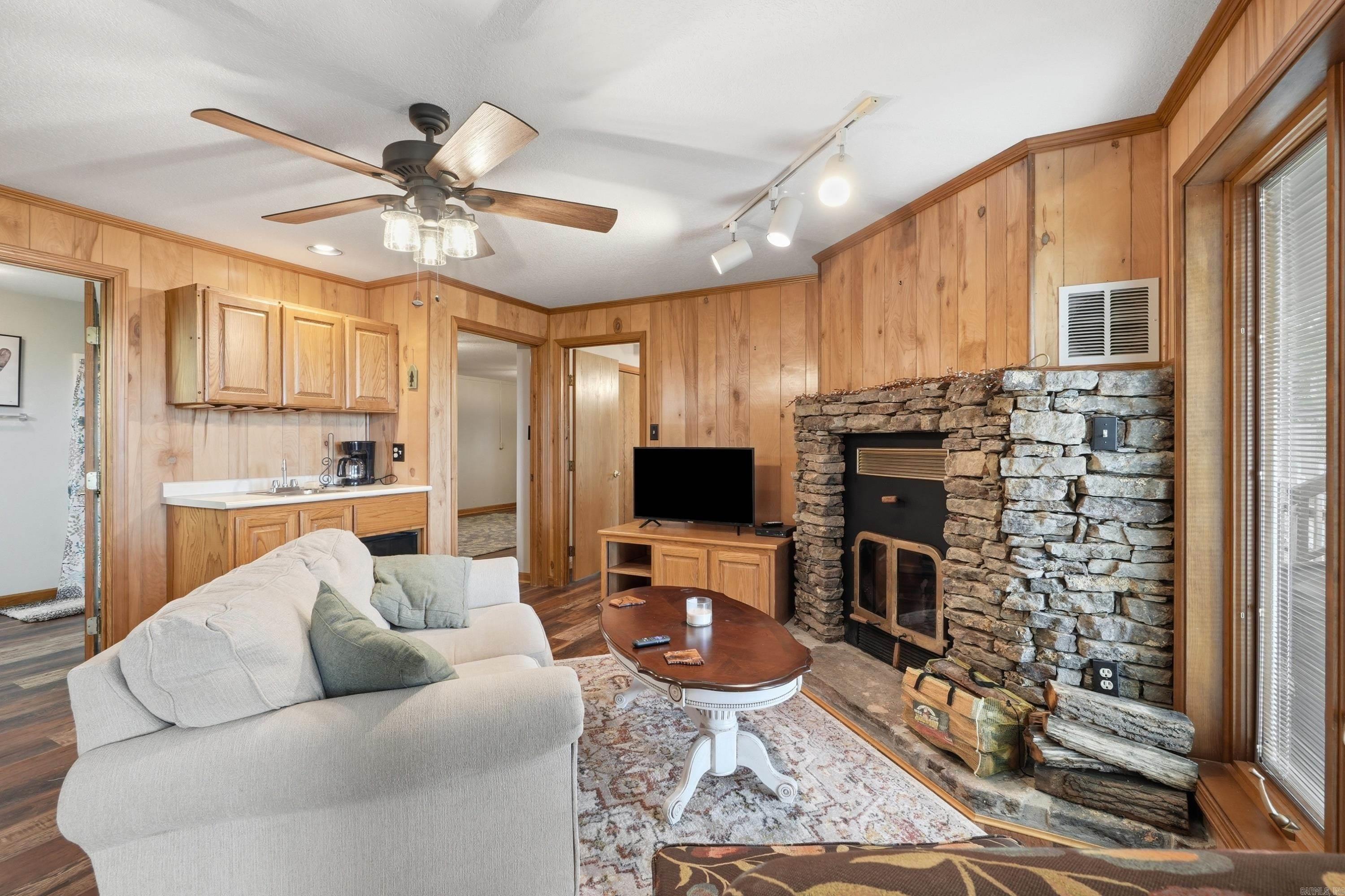 INDIAN HILLS - Residential