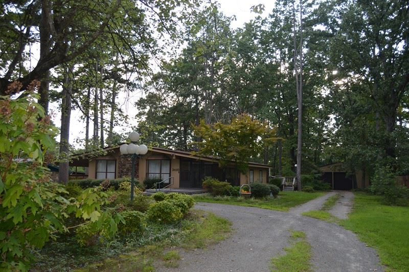 Location is great, neighborhood is great, and setting is great.  Enjoy sitting in the sun room or screened in porch.  Vaulted ceilings, split floor plan, large laundry/hobby room/den.  20X20 Heated and cooled shop building is perfect for workshop or storage.