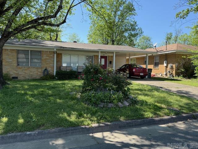Absolutely precious doll house with tons of updates! Roof 5 years old, new HVAC motor, granite countertops. Tons of personality! Large fully fenced back yard with shed.
