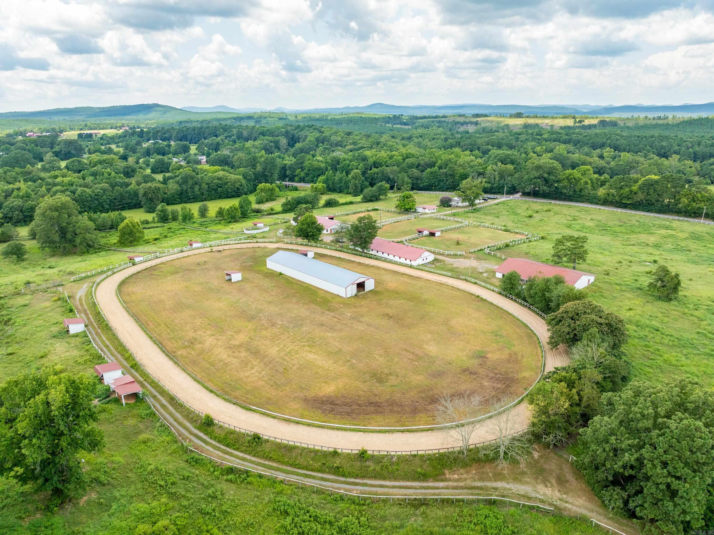 Lake Hamilton Outside - Farm
