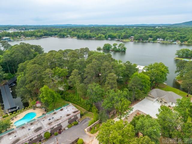Beautiful finished condo that is move in ready, close to pool with lake view and good parking.  Gated community and great location, priced to sell.
