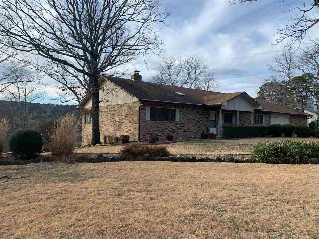 Great view house with lots of space and privacy.  Overlooking Lynn Creek beautiful scenery, Lakefront but on the bluff.  Enjoy the sunroom overlooking the views. Quiet street and one level.  Come enjoy the good life.