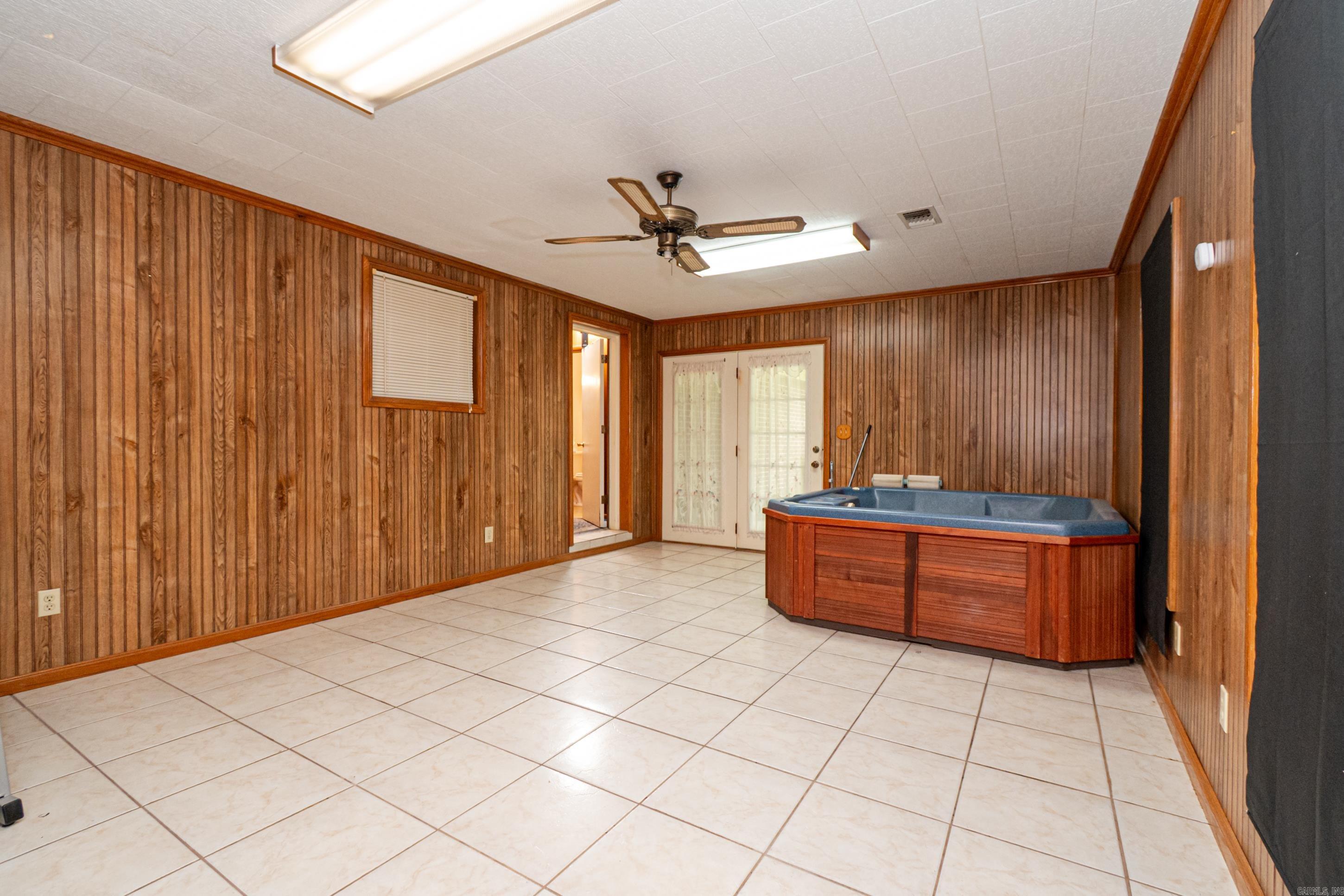 PINE MANOR SUB DIV - Residential