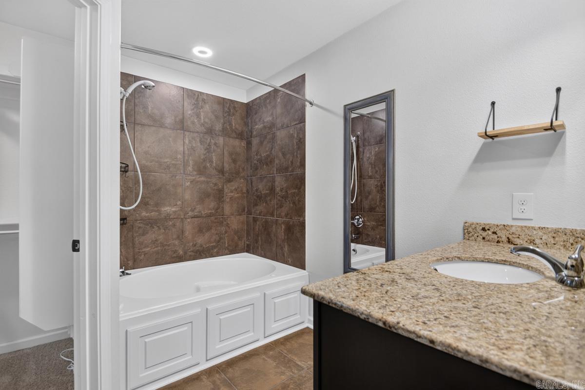 NORTH HAVEN - Residential