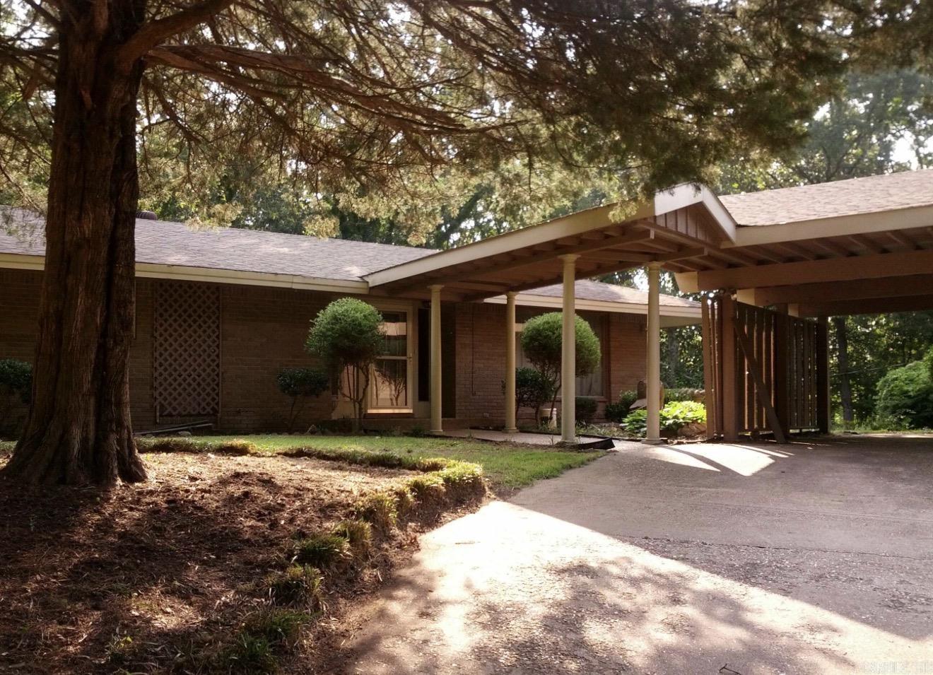 In the process of being remodeled.  All bedrooms are ensuites.  New flooring, fresh paint throughout.  New cabinets and counter tops in kitchen and baths.