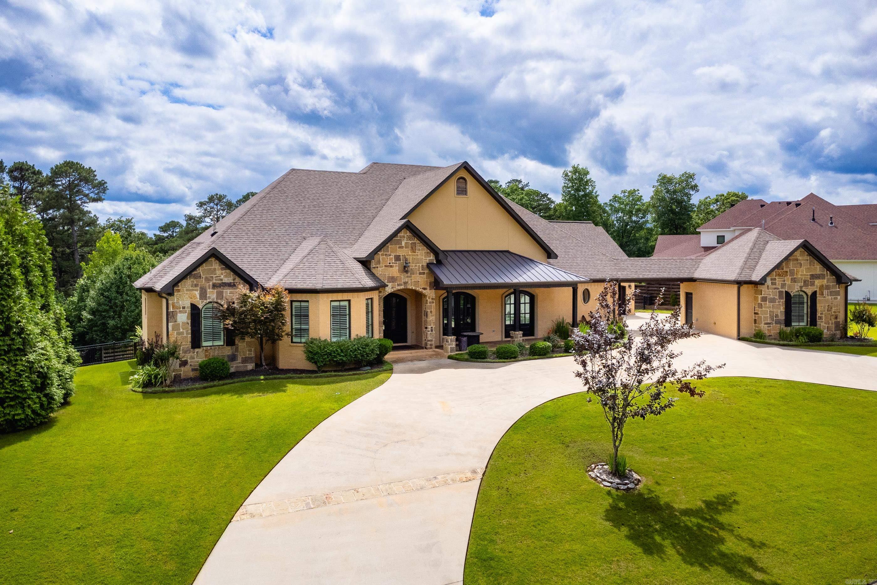 CHENAL VALLEY "ACCADIA COURT" - Residential