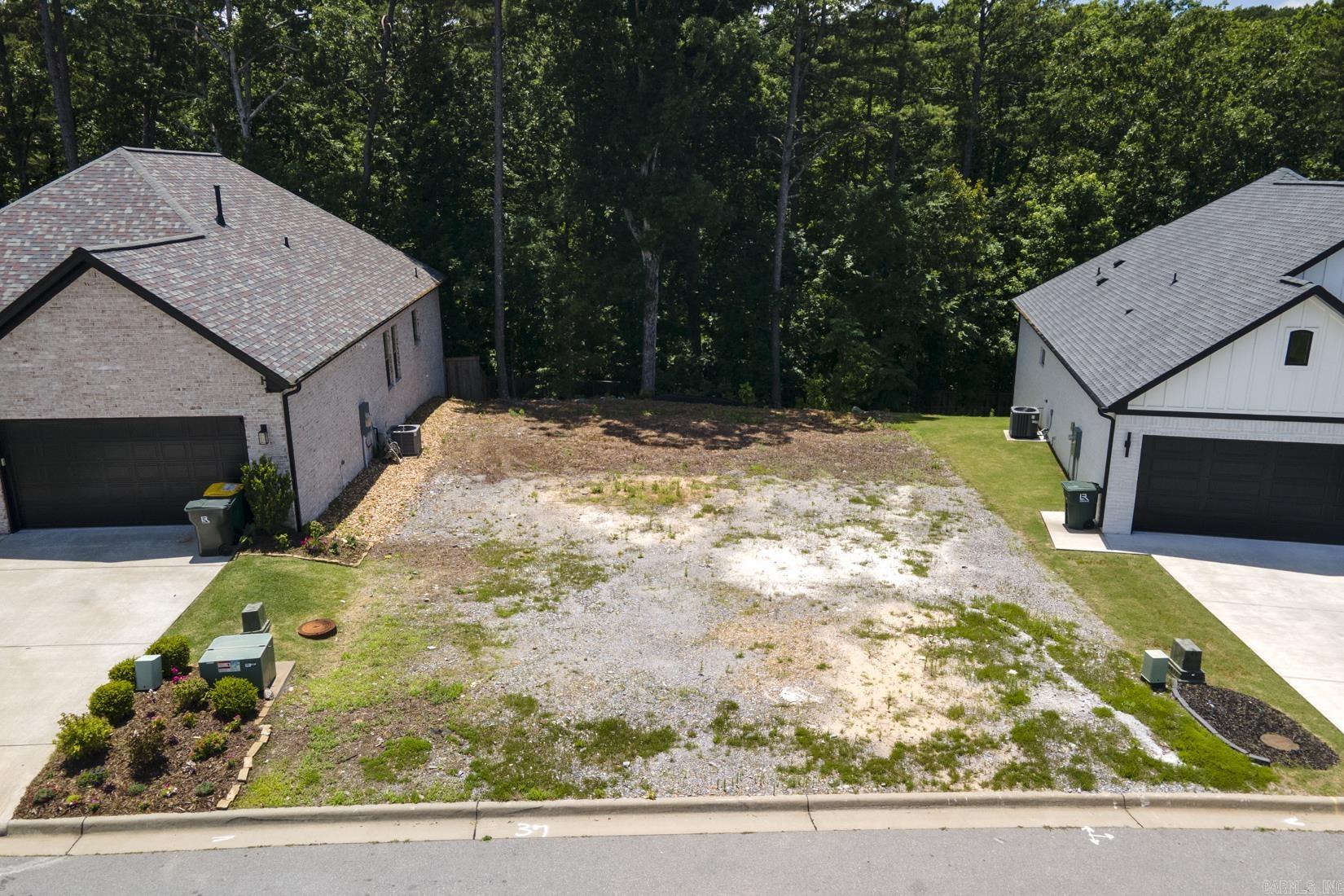 Newer subdivision of Fletcher Valley located off Kanis Road across from Chenal Downs entrance. Convenient to shopping, dining, recreation and much more!