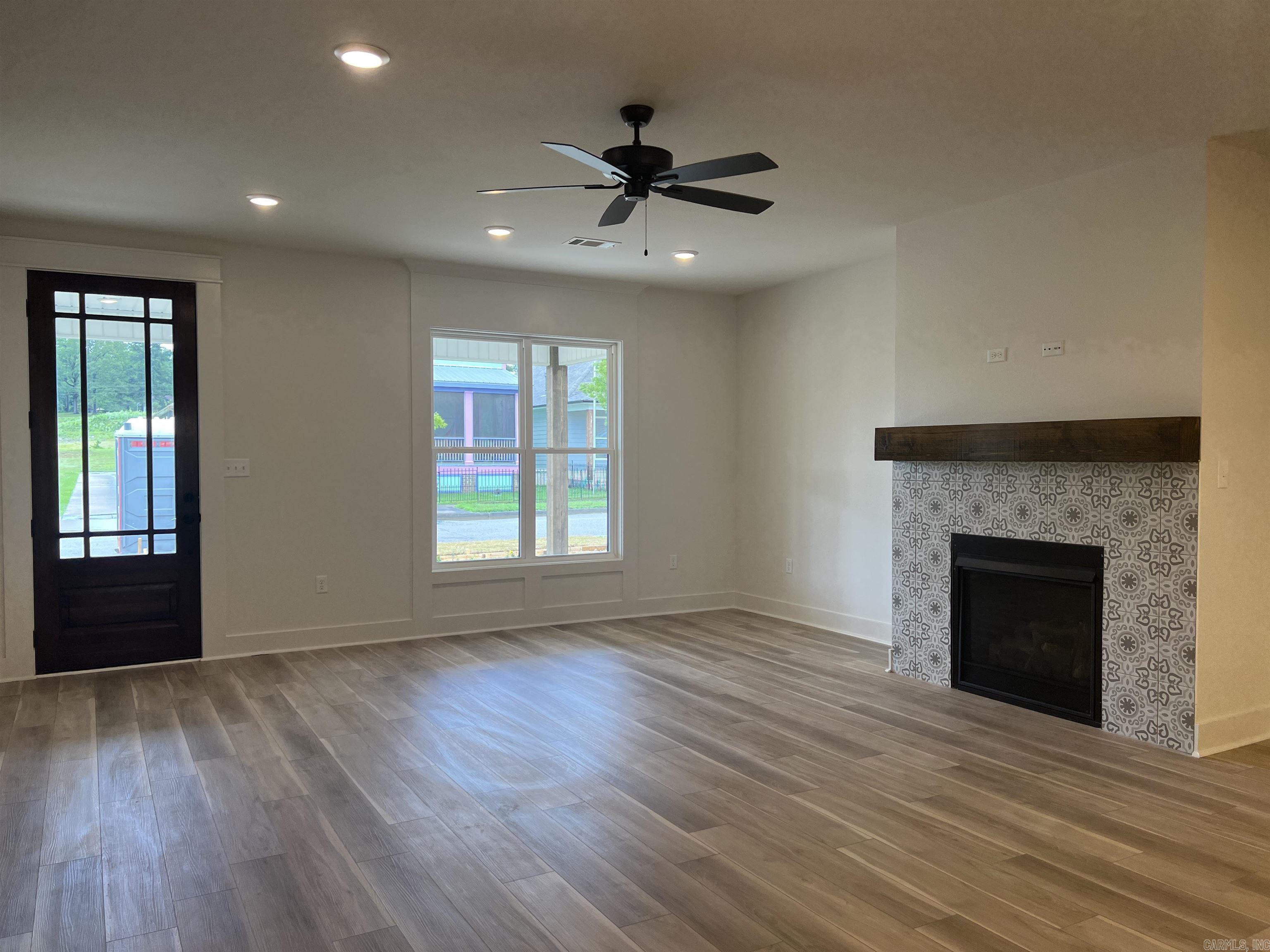 MIDTOWN BRYANT - Residential