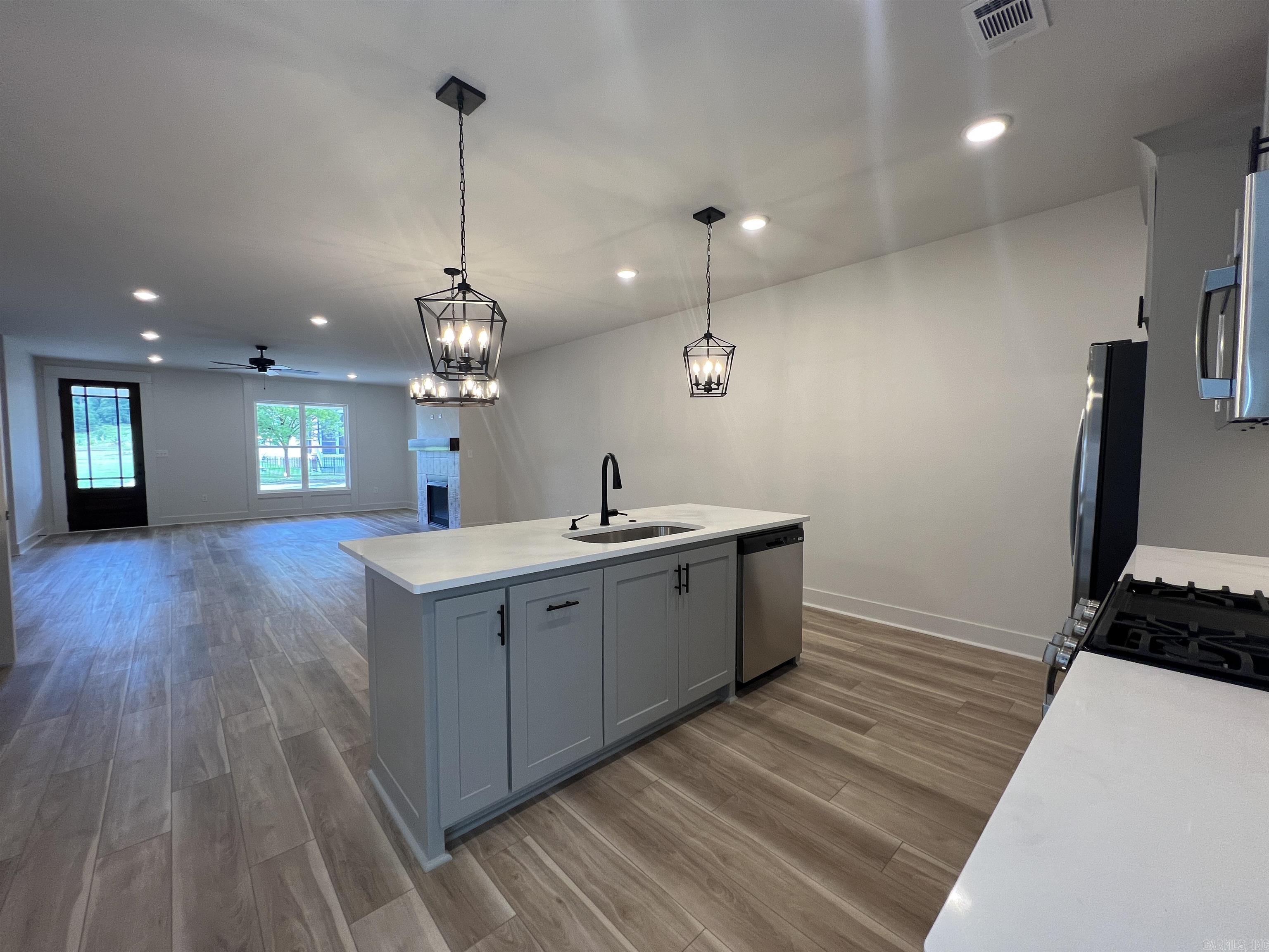 MIDTOWN BRYANT - Residential